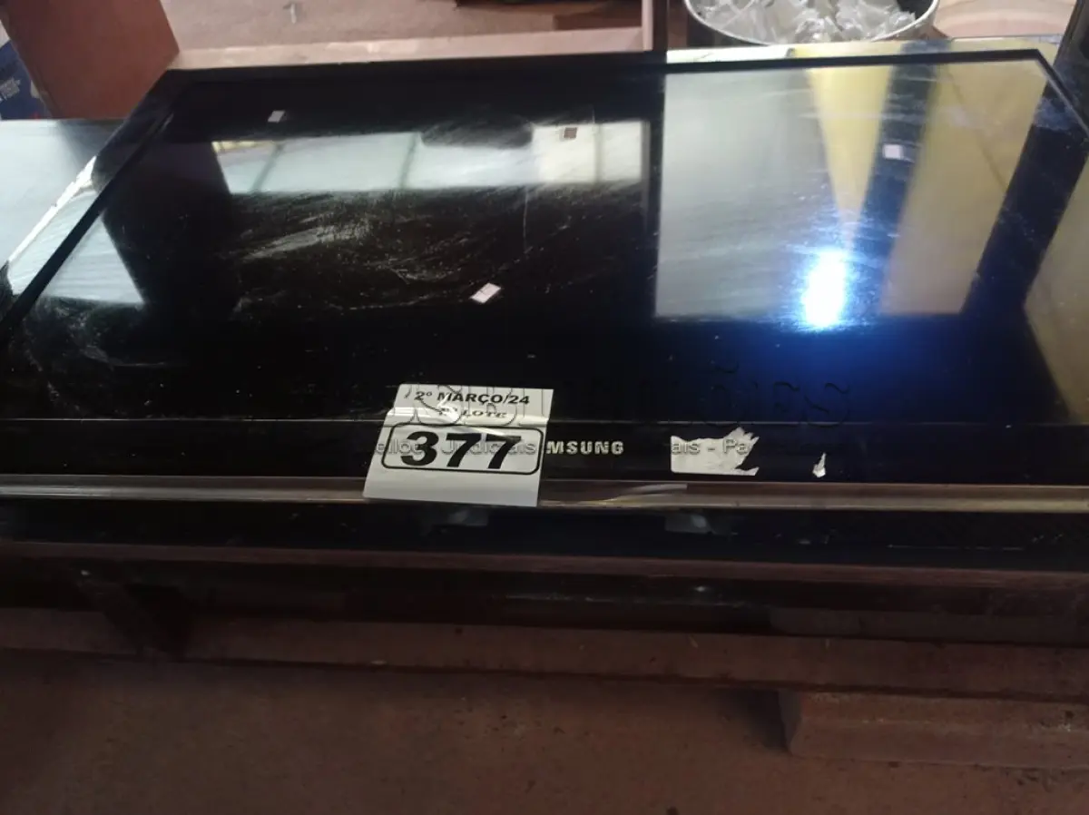 LOTE 377 - 01 TV SAMSUNG 40” POL PARA RETIRADA DE PEÇAS. (NO ESTADO) ATENÇÃO! FAZER A VISITAÇÃO ANTES DE ARREMATAR, NÃO SABEMOS SE FUNCIONA. LEILÃO NÃO TEM GARANTIA E NEM DEVOLUÇÃO, SUJEITO A POSSÍVEIS AVARIAS VISÍVEIS/OCULTAS E/OU AUSÊNCIA DE COMPONENTES.
