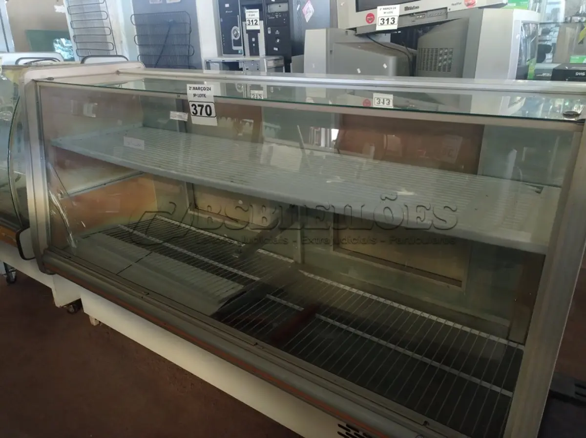 LOTE 370 - 01 BALCÃO REFRIGERADO MARCA GELOPAR. (NO ESTADO) ATENÇÃO! FAZER A VISITAÇÃO ANTES DE ARREMATAR, NÃO SABEMOS SE FUNCIONA. LEILÃO NÃO TEM GARANTIA E NEM DEVOLUÇÃO, SUJEITO A POSSÍVEIS AVARIAS VISÍVEIS/OCULTAS E/OU AUSÊNCIA DE COMPONENTES.