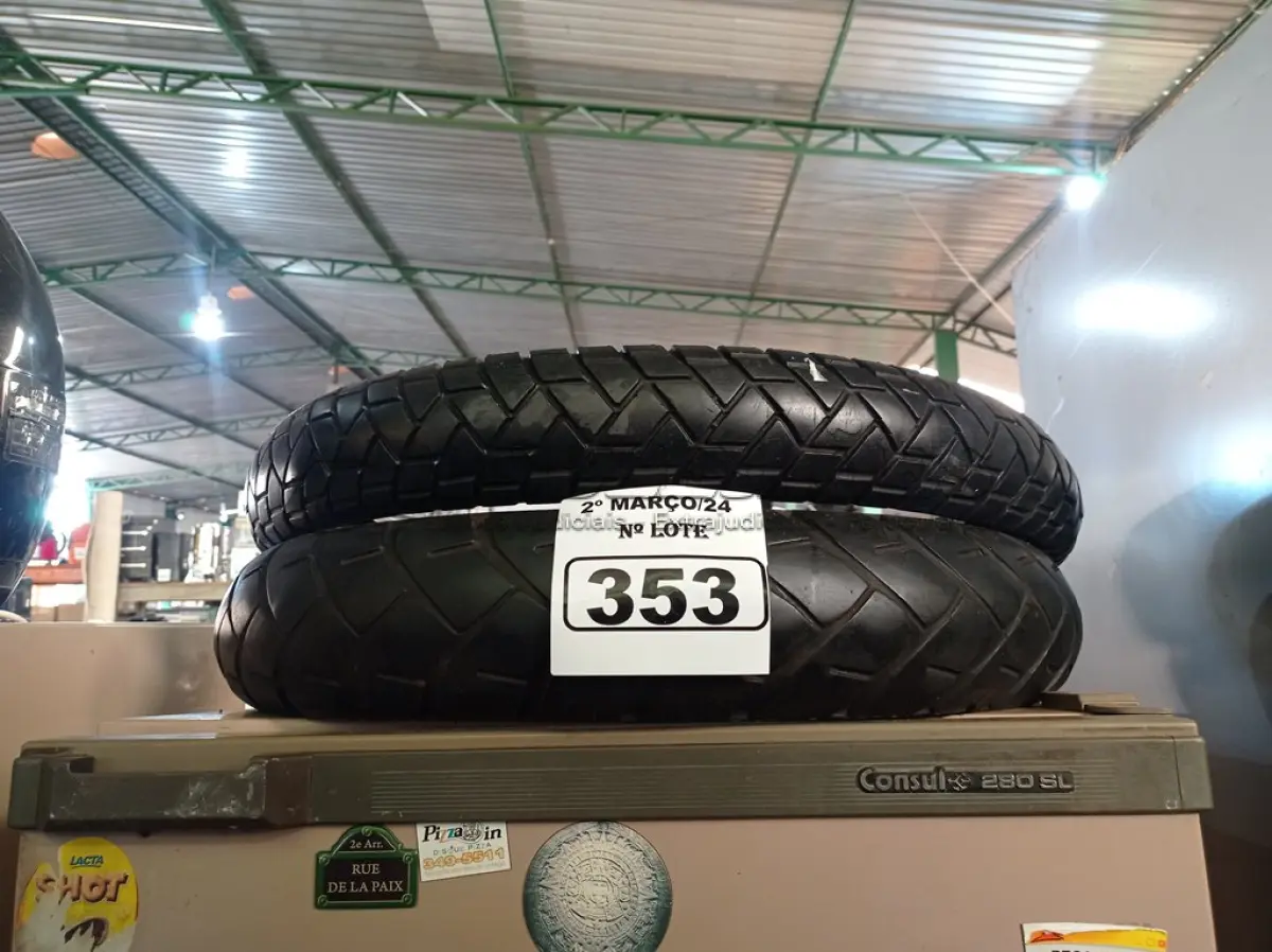 LOTE 353 - 02 PNEUS DE MOTO. (NO ESTADO) ATENÇÃO! FAZER A VISITAÇÃO ANTES DE ARREMATAR, NÃO SABEMOS SE FUNCIONA. LEILÃO NÃO TEM GARANTIA E NEM DEVOLUÇÃO, SUJEITO A POSSÍVEIS AVARIAS VISÍVEIS/OCULTAS E/OU AUSÊNCIA DE COMPONENTES.