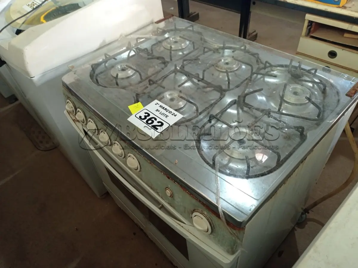 LOTE 362 - 01 FOGÃO A GÁS 06 BOCAS. (NO ESTADO) ATENÇÃO! FAZER A VISITAÇÃO ANTES DE ARREMATAR, NÃO SABEMOS SE FUNCIONA. LEILÃO NÃO TEM GARANTIA E NEM DEVOLUÇÃO, SUJEITO A POSSÍVEIS AVARIAS VISÍVEIS/OCULTAS E/OU AUSÊNCIA DE COMPONENTES.