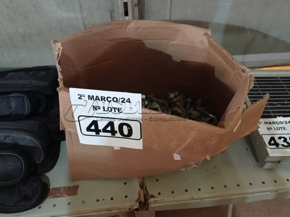 LOTE 440 - 01 LOTE COM VÁRIOS CLIPS PARA CABO DE AÇO. (NO ESTADO) ATENÇÃO! FAZER A VISITAÇÃO ANTES DE ARREMATAR, NÃO SABEMOS SE FUNCIONA. LEILÃO NÃO TEM GARANTIA E NEM DEVOLUÇÃO, SUJEITO A POSSÍVEIS AVARIAS VISÍVEIS/OCULTAS E/OU AUSÊNCIA DE COMPONENTES.