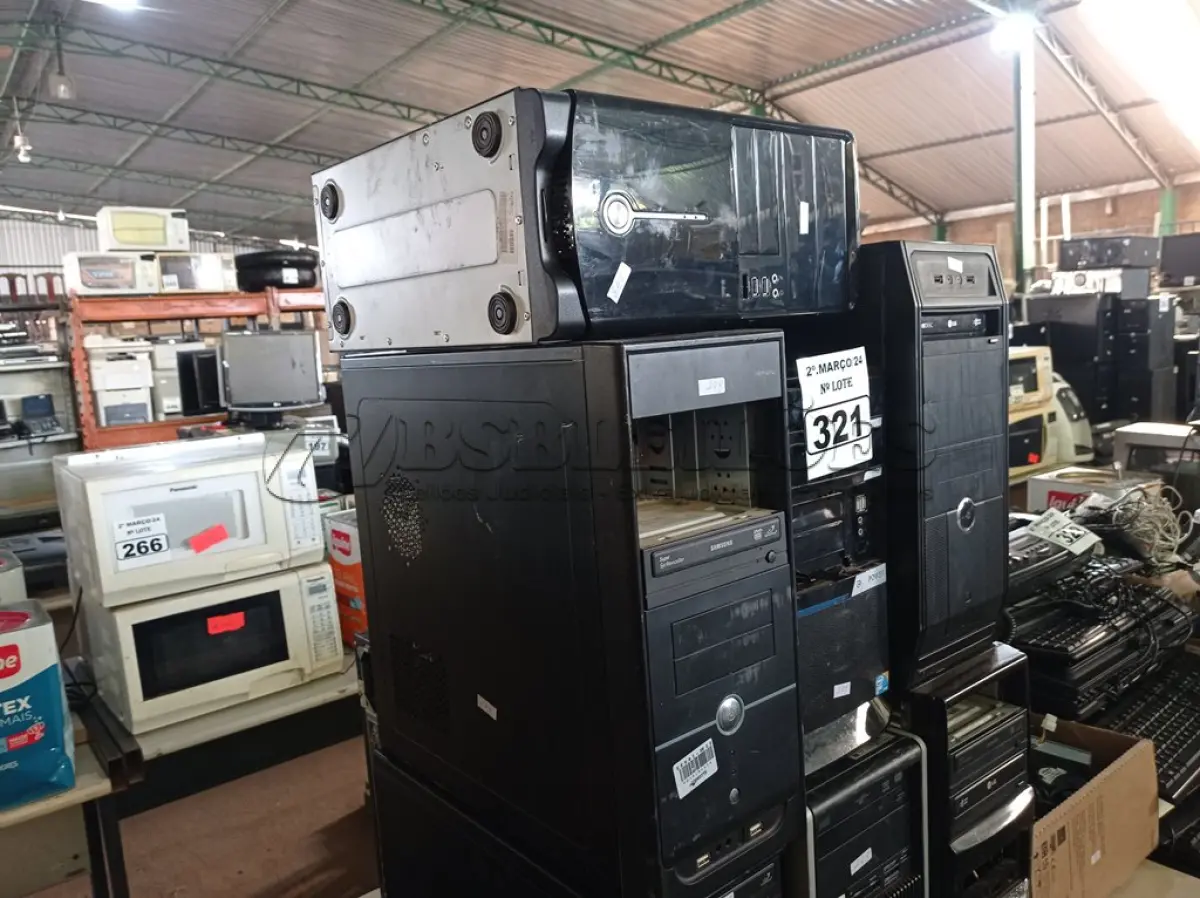 LOTE 321 - 09 CPU’S MARCAS E MODELOS DIVERSOS PARA RETIRADA DE PEÇAS. (NO ESTADO) ATENÇÃO! FAZER A VISITAÇÃO ANTES DE ARREMATAR, NÃO SABEMOS SE FUNCIONA. LEILÃO NÃO TEM GARANTIA E NEM DEVOLUÇÃO, SUJEITO A POSSÍVEIS AVARIAS VISÍVEIS/OCULTAS E/OU AUSÊNCIA DE COMPONENTES.