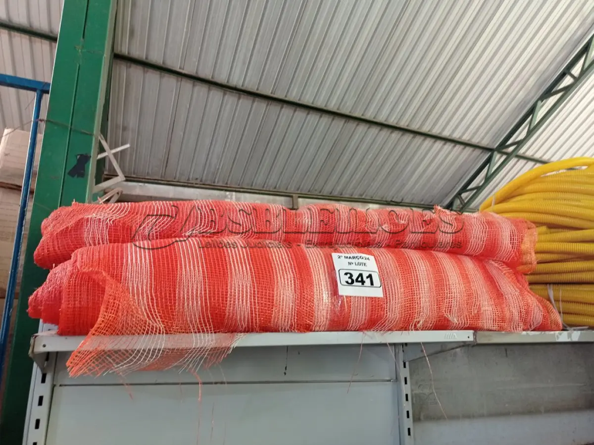 LOTE 341 - 03 ROLOS DE TELA DE PROTEÇÃO PARA OBRAS. (NO ESTADO) ATENÇÃO! FAZER A VISITAÇÃO ANTES DE ARREMATAR, NÃO SABEMOS SE FUNCIONA. LEILÃO NÃO TEM GARANTIA E NEM DEVOLUÇÃO, SUJEITO A POSSÍVEIS AVARIAS VISÍVEIS/OCULTAS E/OU AUSÊNCIA DE COMPONENTES.