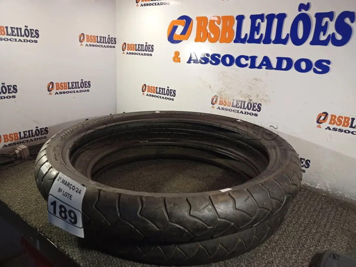 LOTE 189 - 02 PNEUS DE MOTO. (NO ESTADO) ATENÇÃO! FAZER A VISITAÇÃO ANTES DE ARREMATAR, NÃO SABEMOS SE FUNCIONA. LEILÃO NÃO TEM GARANTIA E NEM DEVOLUÇÃO, SUJEITO A POSSÍVEIS AVARIAS VISÍVEIS/OCULTAS E/OU AUSÊNCIA DE COMPONENTES.