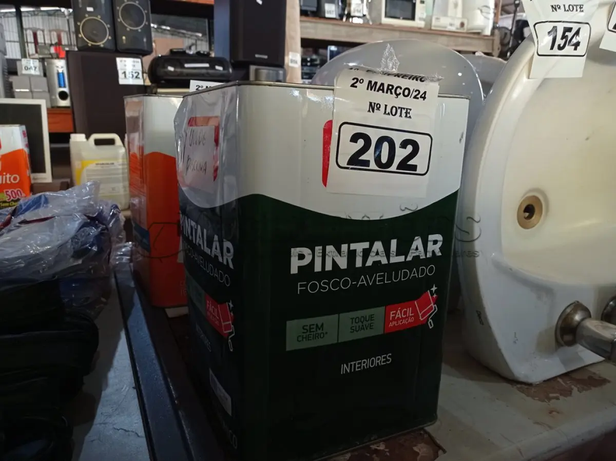 LOTE 202 - 01 LATA DE TINTA IQUINE PINTALAR FOSCO AVELUDADO 18L NA COR VERDE PISCINA. (NO ESTADO) ATENÇÃO! FAZER A VISITAÇÃO ANTES DE ARREMATAR, NÃO SABEMOS SE FUNCIONA. LEILÃO NÃO TEM GARANTIA E NEM DEVOLUÇÃO, SUJEITO A POSSÍVEIS AVARIAS VISÍVEIS/OCULTAS E/OU AUSÊNCIA DE COMPONENTES.