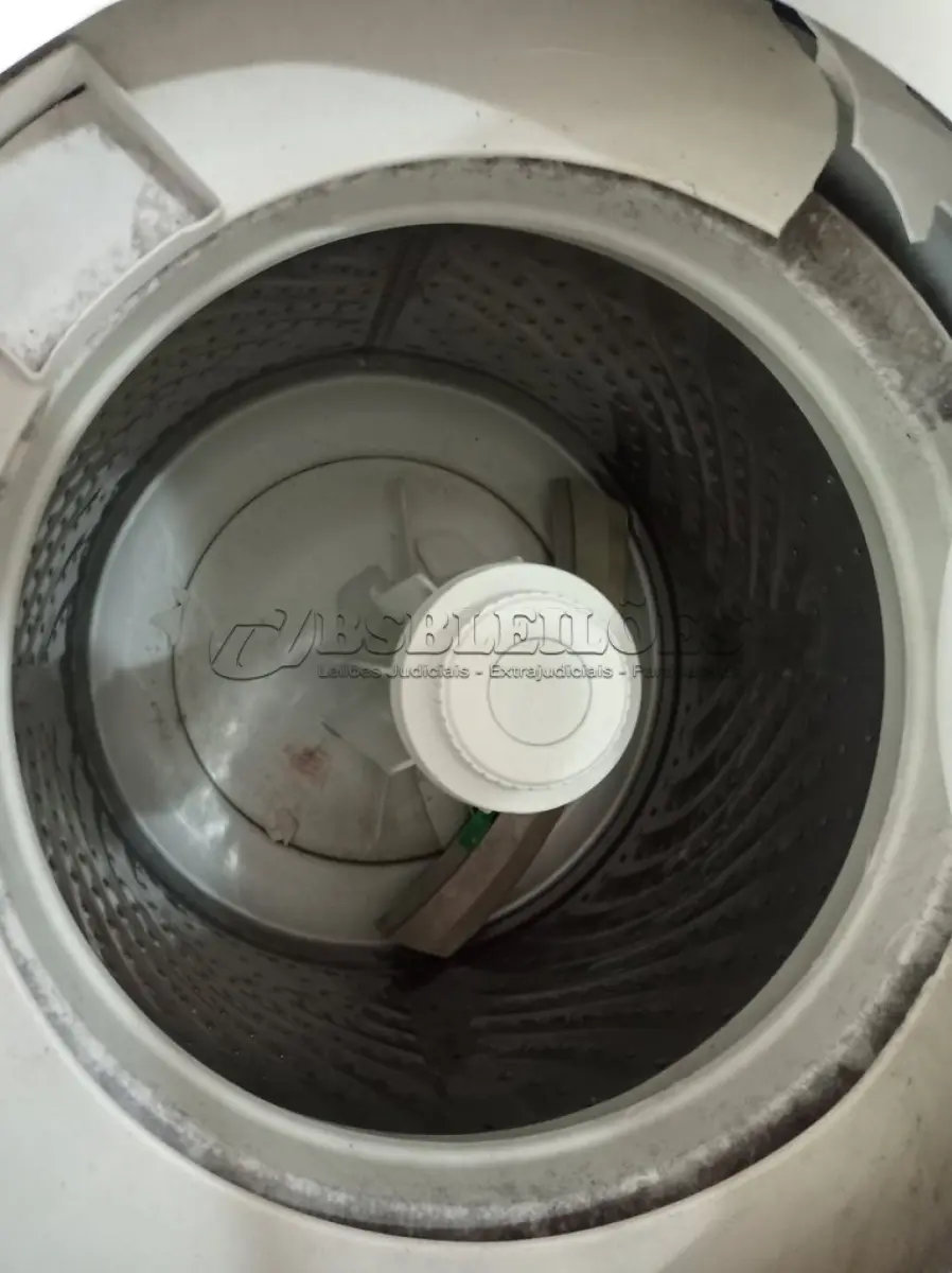 LOTE 363 - 01 MÁQUINA DE LAVAR ROUPAS MARCA BRASTEMP 11KG 220V. (NO ESTADO) ATENÇÃO! FAZER A VISITAÇÃO ANTES DE ARREMATAR, NÃO SABEMOS SE FUNCIONA. LEILÃO NÃO TEM GARANTIA E NEM DEVOLUÇÃO, SUJEITO A POSSÍVEIS AVARIAS VISÍVEIS/OCULTAS E/OU AUSÊNCIA DE COMPONENTES.