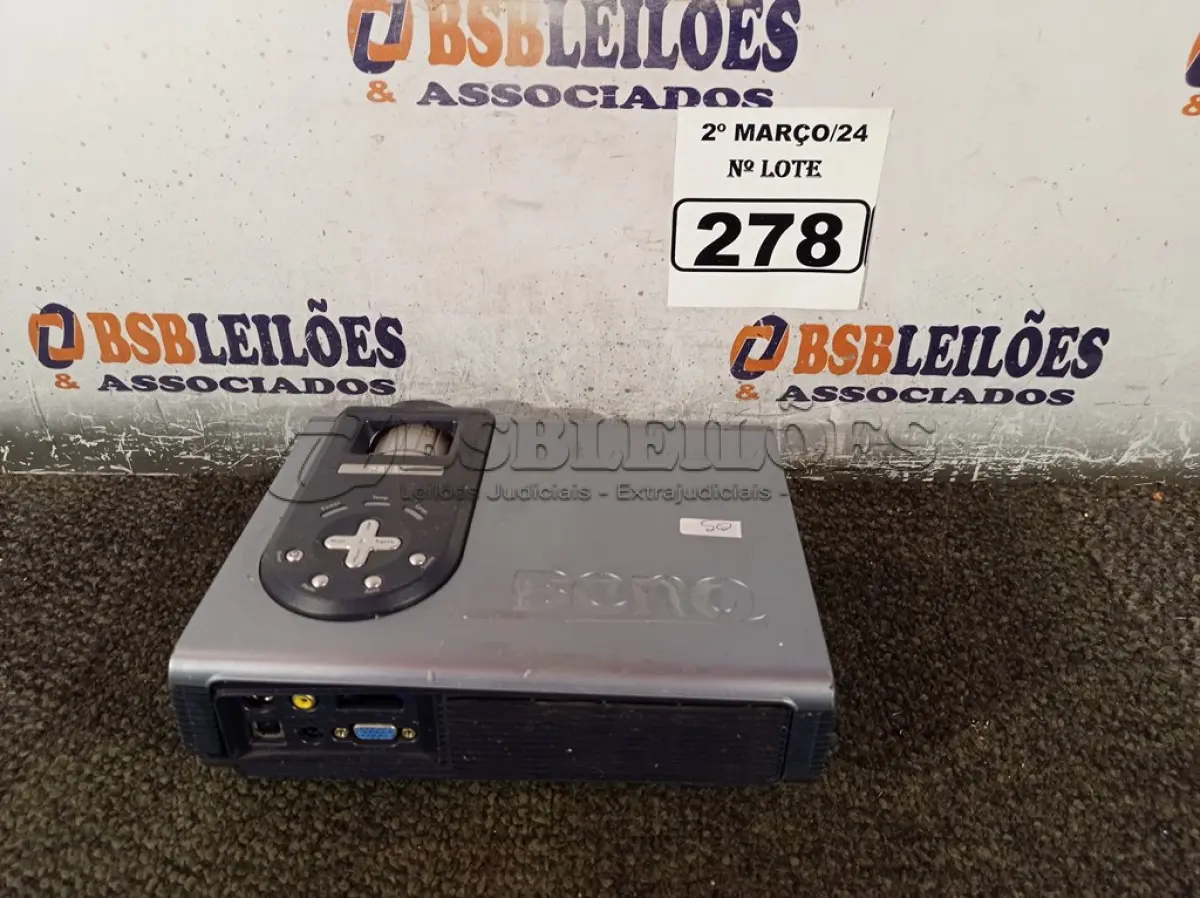 LOTE 278 - 01 PROJETOR MULTIMIDIA MARCA BENQ. (NO ESTADO) ATENÇÃO! FAZER A VISITAÇÃO ANTES DE ARREMATAR, NÃO SABEMOS SE FUNCIONA. LEILÃO NÃO TEM GARANTIA E NEM DEVOLUÇÃO, SUJEITO A POSSÍVEIS AVARIAS VISÍVEIS/OCULTAS E/OU AUSÊNCIA DE COMPONENTES.