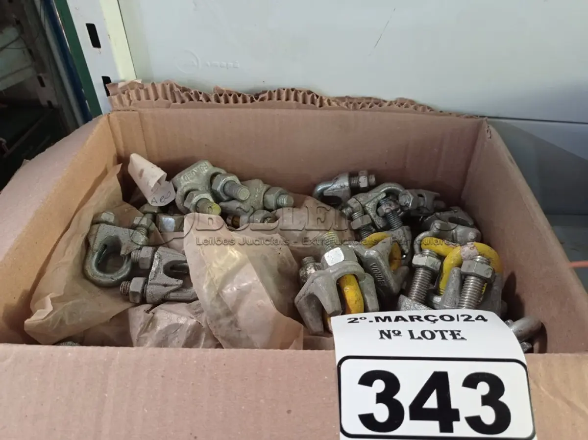 LOTE 343 - 01 LOTE COM VÁRIOS CLIPS PARA CABO DE AÇO. (NO ESTADO) ATENÇÃO! FAZER A VISITAÇÃO ANTES DE ARREMATAR, NÃO SABEMOS SE FUNCIONA. LEILÃO NÃO TEM GARANTIA E NEM DEVOLUÇÃO, SUJEITO A POSSÍVEIS AVARIAS VISÍVEIS/OCULTAS E/OU AUSÊNCIA DE COMPONENTES.
