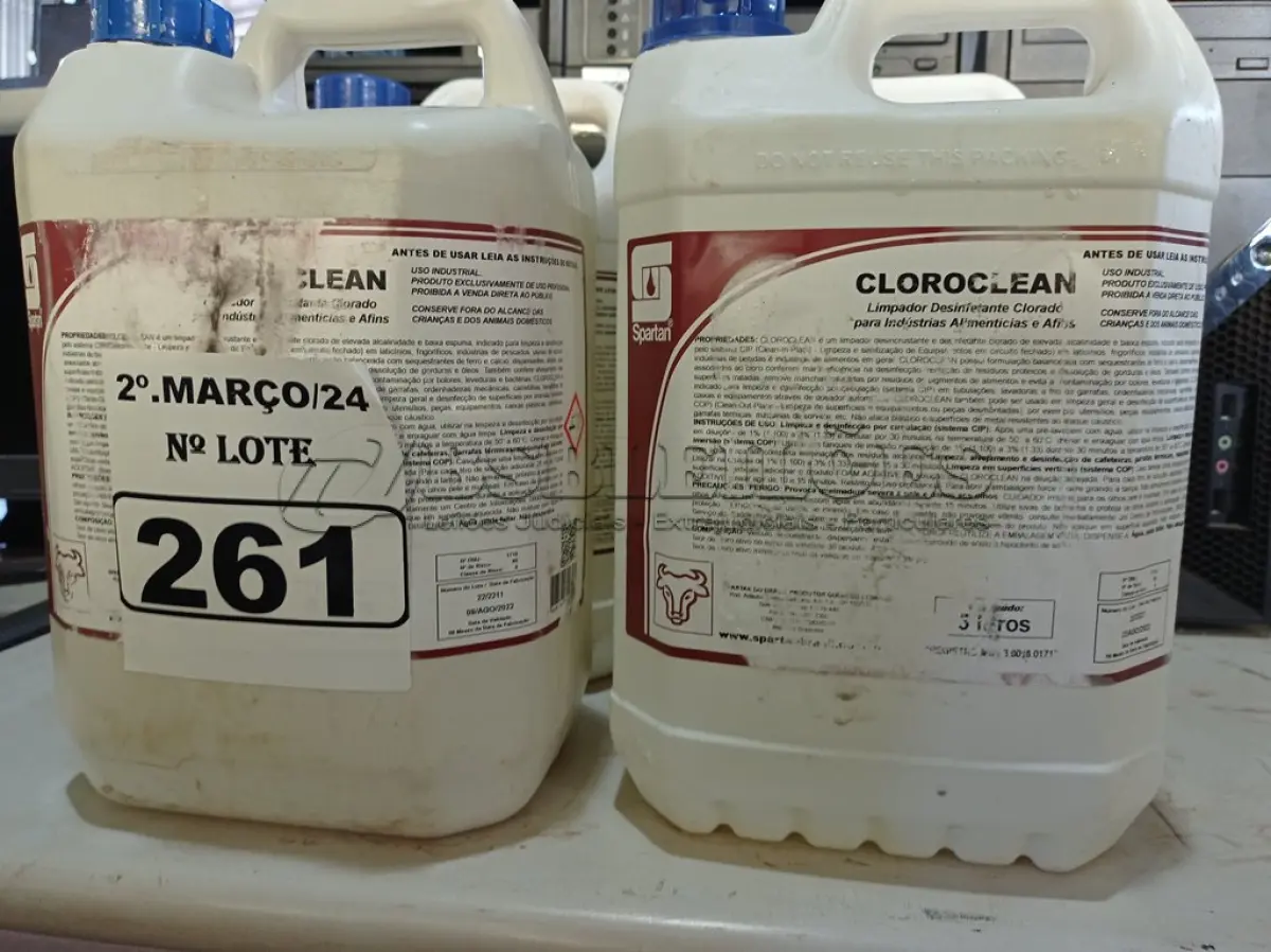 LOTE 261 - 20 LITROS DE CLOROCLEAN, LIMPADOR DESINFETANTE CLORADO PARA INDÚSTRIAS ALIMENTÍCIAS E AFINS. (NO ESTADO) ATENÇÃO! FAZER A VISITAÇÃO ANTES DE ARREMATAR, NÃO SABEMOS SE FUNCIONA. LEILÃO NÃO TEM GARANTIA E NEM DEVOLUÇÃO, SUJEITO A POSSÍVEIS AVARIAS VISÍVEIS/OCULTAS E/OU AUSÊNCIA DE COMPONENTES.
