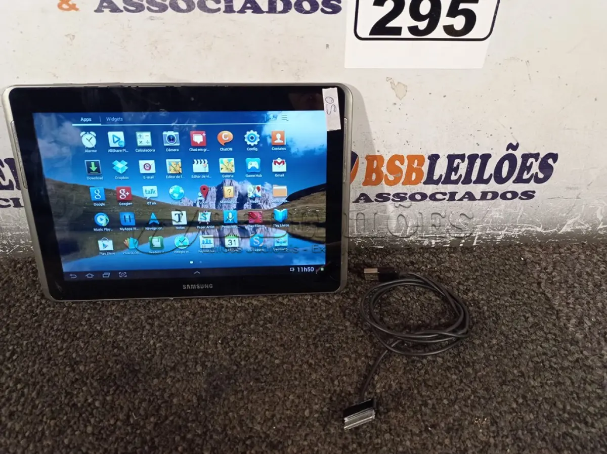 LOTE 295 - 01 TABLET SAMSUNG TAB2 TELA 10.1” COM CABO. (NO ESTADO) ATENÇÃO! FAZER A VISITAÇÃO ANTES DE ARREMATAR, NÃO SABEMOS SE FUNCIONA. LEILÃO NÃO TEM GARANTIA E NEM DEVOLUÇÃO, SUJEITO A POSSÍVEIS AVARIAS VISÍVEIS/OCULTAS E/OU AUSÊNCIA DE COMPONENTES.