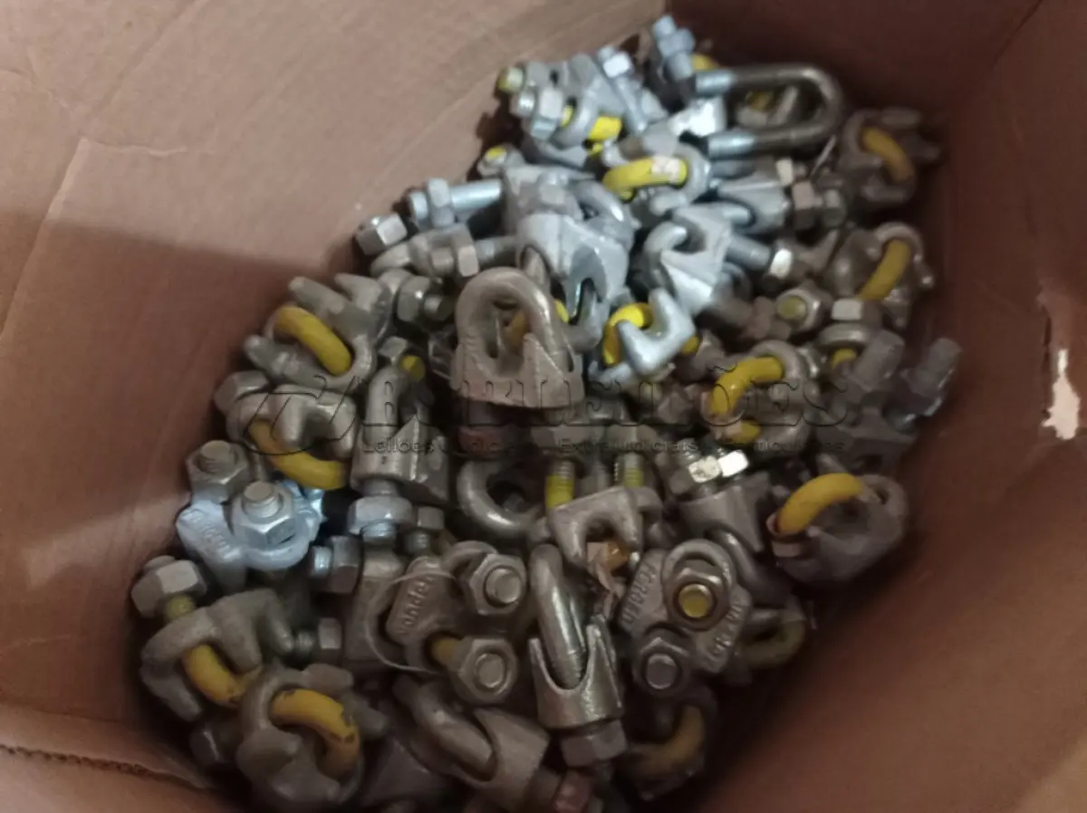 LOTE 440 - 01 LOTE COM VÁRIOS CLIPS PARA CABO DE AÇO. (NO ESTADO) ATENÇÃO! FAZER A VISITAÇÃO ANTES DE ARREMATAR, NÃO SABEMOS SE FUNCIONA. LEILÃO NÃO TEM GARANTIA E NEM DEVOLUÇÃO, SUJEITO A POSSÍVEIS AVARIAS VISÍVEIS/OCULTAS E/OU AUSÊNCIA DE COMPONENTES.