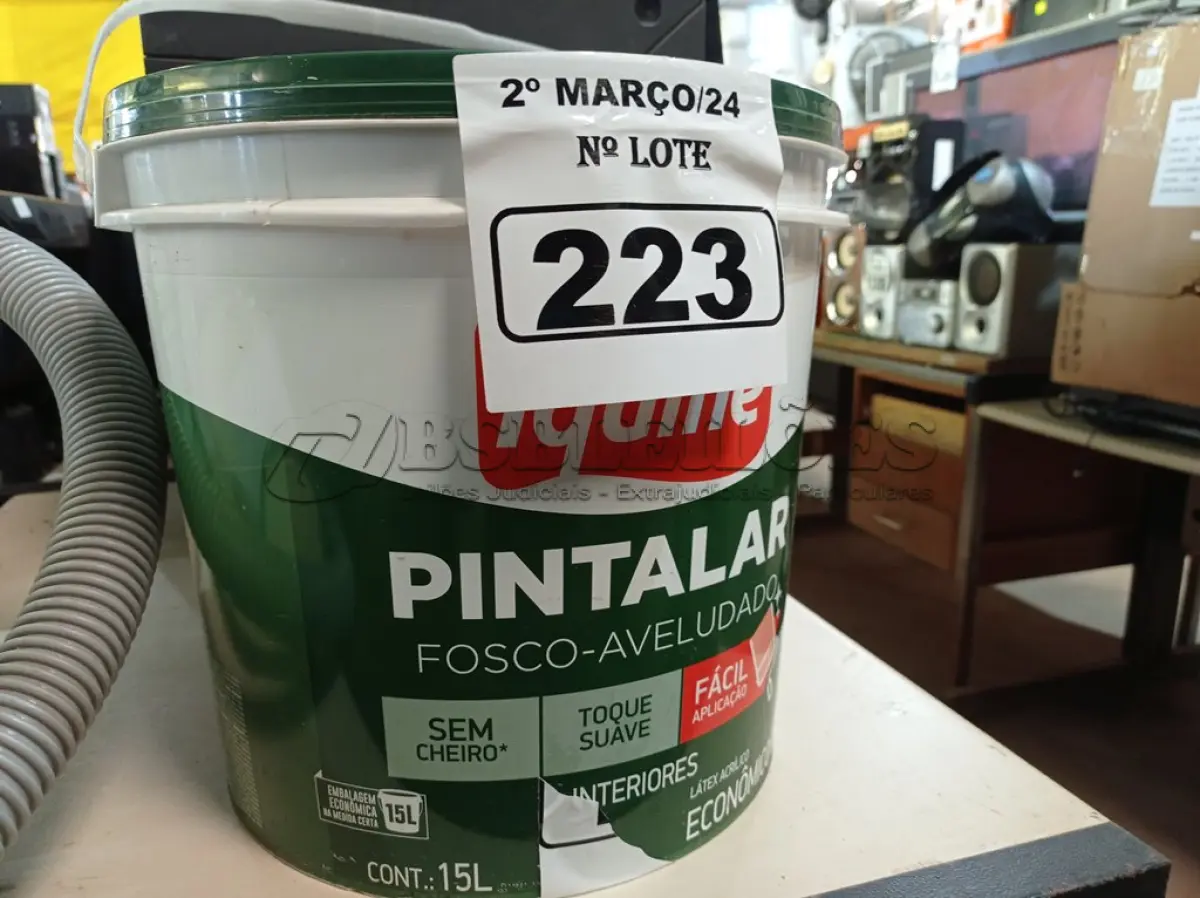 LOTE 223 - 01 BALDE DE TINTA IQUINE PINTALAR FOSCO-AVELUDADO 15L SEM A IDENTIFICAÇÃO DA COR. (NO ESTADO) ATENÇÃO! FAZER A VISITAÇÃO ANTES DE ARREMATAR, NÃO SABEMOS SE FUNCIONA. LEILÃO NÃO TEM GARANTIA E NEM DEVOLUÇÃO, SUJEITO A POSSÍVEIS AVARIAS VISÍVEIS/OCULTAS E/OU AUSÊNCIA DE COMPONENTES.