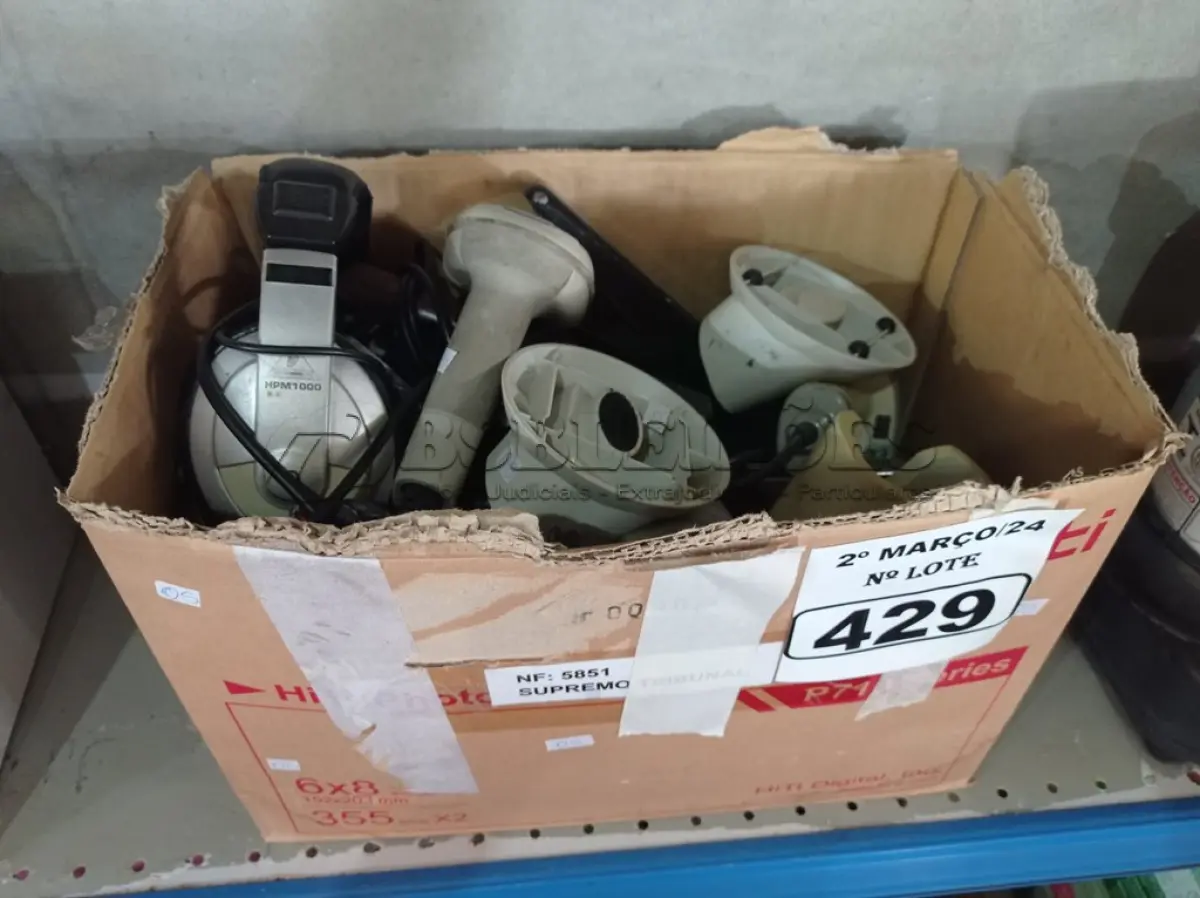 LOTE 429 - 01 LOTE COM VÁRIOS LEITORES DE CÓDIGO DE BARRAS E GRAMPEADORES MARCAS E MODELOS DIVERSOS. (NO ESTADO) ATENÇÃO! FAZER A VISITAÇÃO ANTES DE ARREMATAR, NÃO SABEMOS SE FUNCIONA. LEILÃO NÃO TEM GARANTIA E NEM DEVOLUÇÃO, SUJEITO A POSSÍVEIS AVARIAS VISÍVEIS/OCULTAS E/OU AUSÊNCIA DE COMPONENTES.
