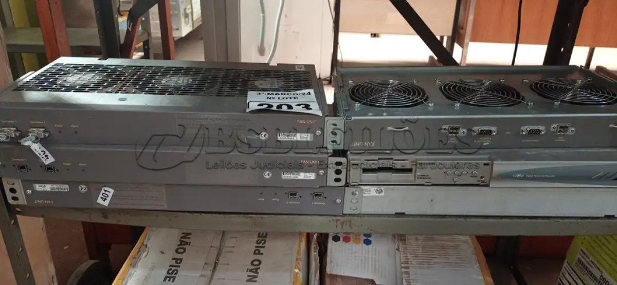 LOTE 203 - 01 DIGITAL RECEIVER E 05 VENTOINHAS PARA RACK. (NO ESTADO) ATENÇÃO! FAZER A VISITAÇÃO ANTES DE ARREMATAR, NÃO SABEMOS SE FUNCIONA. LEILÃO NÃO TEM GARANTIA E NEM DEVOLUÇÃO, SUJEITO A POSSÍVEIS AVARIAS VISÍVEIS/OCULTAS E/OU AUSÊNCIA DE COMPONENTES.