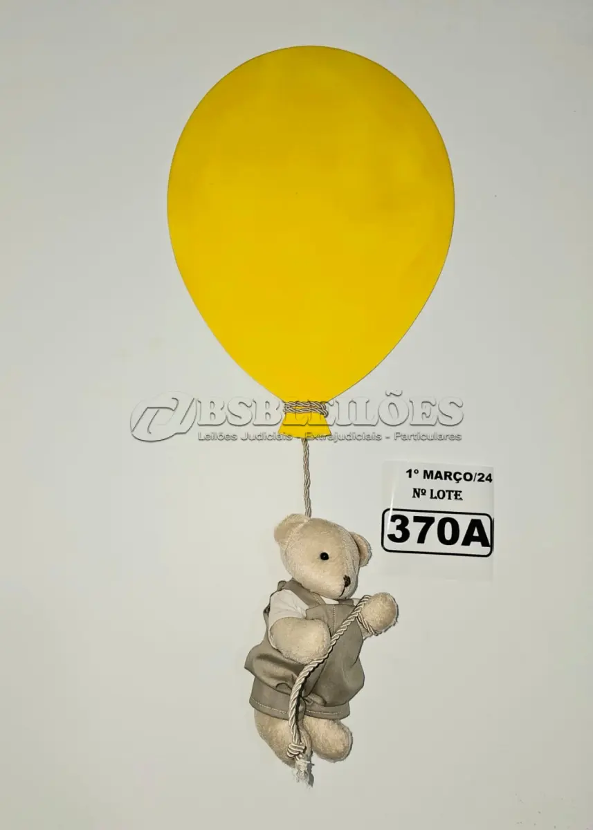 LOTE 370 - 01 URSINHO BALOEIRO, BALÃO EM MDF E URSINHO PELÚCIA (NOVO) (NO ESTADO)