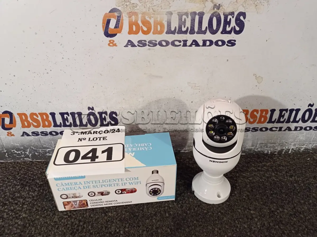 LOTE 041 - 01 CÂMERA INTELIGENTE COM CABEÇA DE SUPORTE IP WIFI. (NO ESTADO) ATENÇÃO! FAZER A VISITAÇÃO ANTES DE ARREMATAR, NÃO SABEMOS SE FUNCIONA. LEILÃO NÃO TEM GARANTIA E NEM DEVOLUÇÃO, SUJEITO A POSSÍVEIS AVARIAS VISÍVEIS/OCULTAS E/OU AUSÊNCIA DE COMPONENTES.