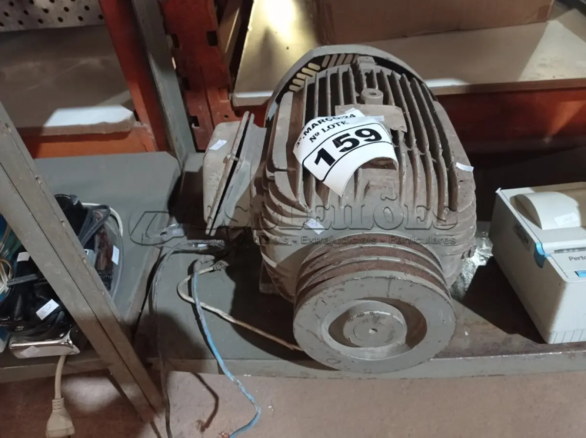 LOTE 159 - 01 MOTOR ELÉTRICO. (NO ESTADO) ATENÇÃO! FAZER A VISITAÇÃO ANTES DE ARREMATAR, NÃO SABEMOS SE FUNCIONA. LEILÃO NÃO TEM GARANTIA E NEM DEVOLUÇÃO, SUJEITO A POSSÍVEIS AVARIAS VISÍVEIS/OCULTAS E/OU AUSÊNCIA DE COMPONENTES.