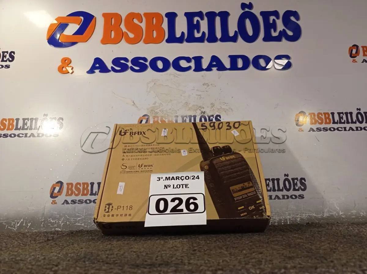 LOTE 026 - 01 RÁDIO COMUNICADOR. (NO ESTADO) ATENÇÃO! FAZER A VISITAÇÃO ANTES DE ARREMATAR, NÃO SABEMOS SE FUNCIONA. LEILÃO NÃO TEM GARANTIA E NEM DEVOLUÇÃO, SUJEITO A POSSÍVEIS AVARIAS VISÍVEIS/OCULTAS E/OU AUSÊNCIA DE COMPONENTES.