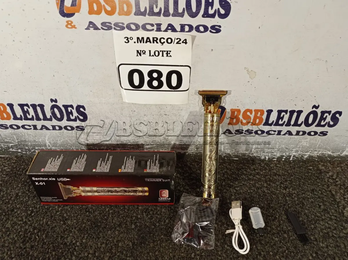 LOTE 080 - 02 MAQUINAS DE CORTAR CABELO. (NO ESTADO) ATENÇÃO! FAZER A VISITAÇÃO ANTES DE ARREMATAR, NÃO SABEMOS SE FUNCIONA. LEILÃO NÃO TEM GARANTIA E NEM DEVOLUÇÃO, SUJEITO A POSSÍVEIS AVARIAS VISÍVEIS/OCULTAS E/OU AUSÊNCIA DE COMPONENTES.
