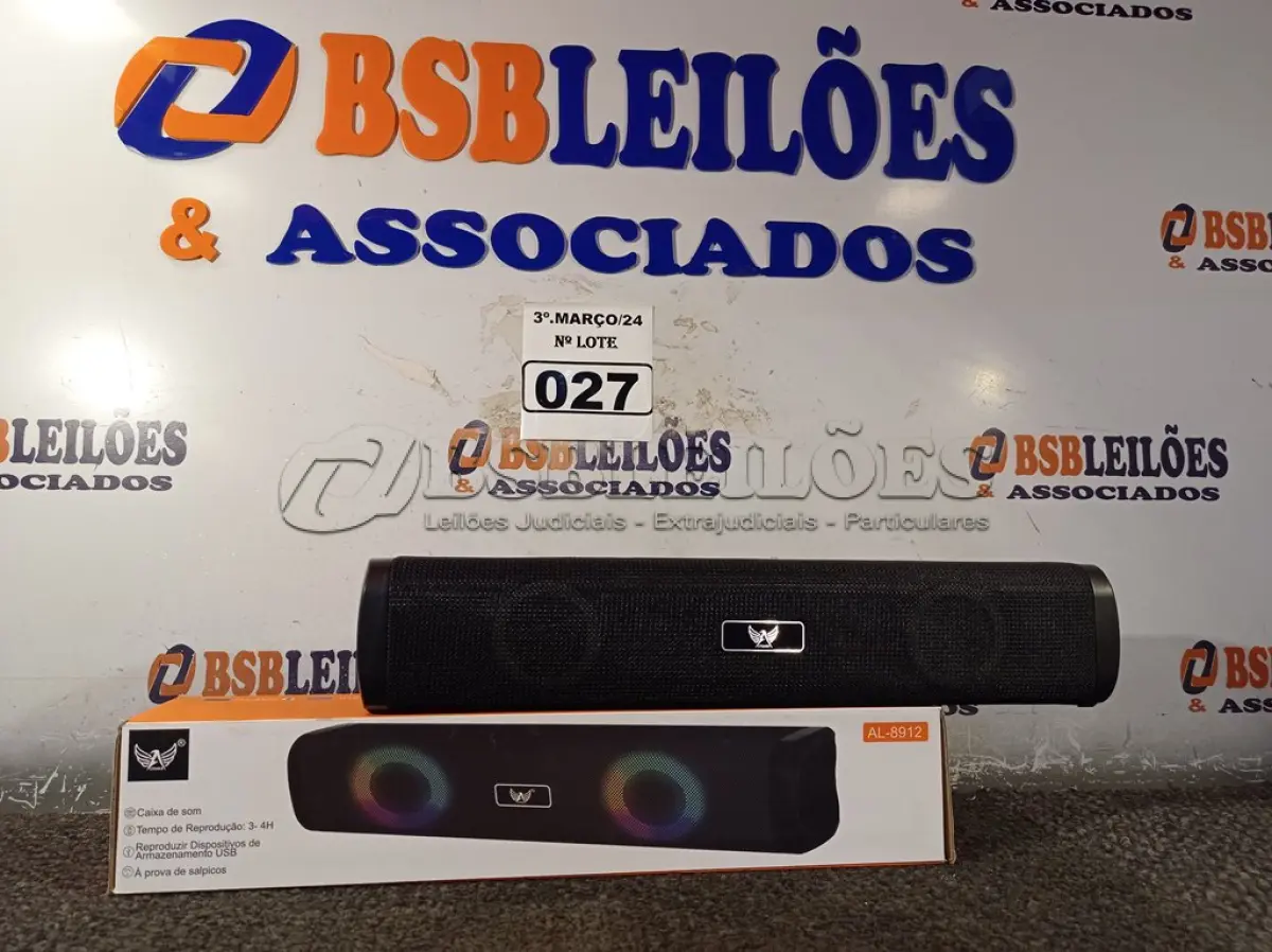 LOTE 027 - 01 CAIXA DE SOM BLUETOOTH. (NO ESTADO) ATENÇÃO! FAZER A VISITAÇÃO ANTES DE ARREMATAR, NÃO SABEMOS SE FUNCIONA. LEILÃO NÃO TEM GARANTIA E NEM DEVOLUÇÃO, SUJEITO A POSSÍVEIS AVARIAS VISÍVEIS/OCULTAS E/OU AUSÊNCIA DE COMPONENTES.