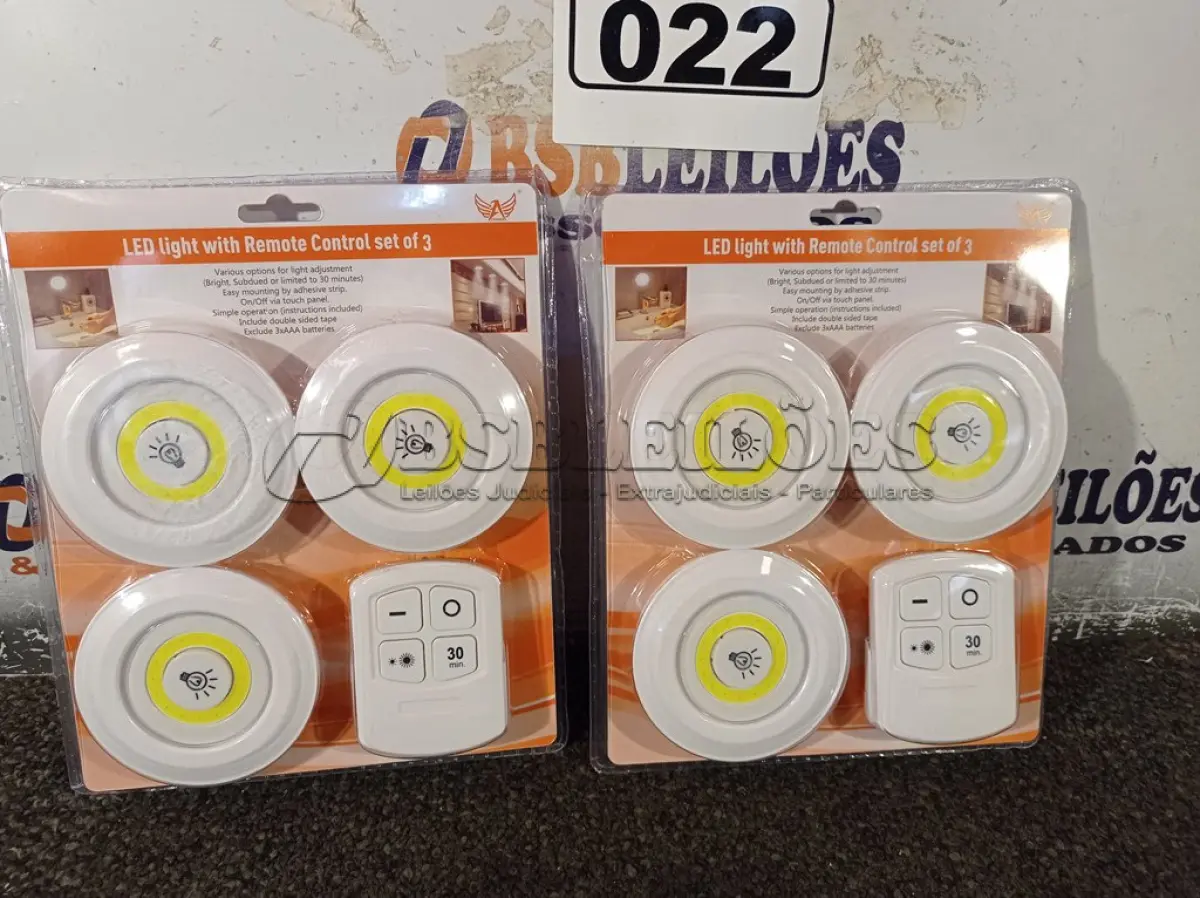 LOTE 022 - 02 KIT’S DE LÂMPADAS DE LED COM CONTROLE REMOTO. (NO ESTADO) ATENÇÃO! FAZER A VISITAÇÃO ANTES DE ARREMATAR, NÃO SABEMOS SE FUNCIONA. LEILÃO NÃO TEM GARANTIA E NEM DEVOLUÇÃO, SUJEITO A POSSÍVEIS AVARIAS VISÍVEIS/OCULTAS E/OU AUSÊNCIA DE COMPONENTES.