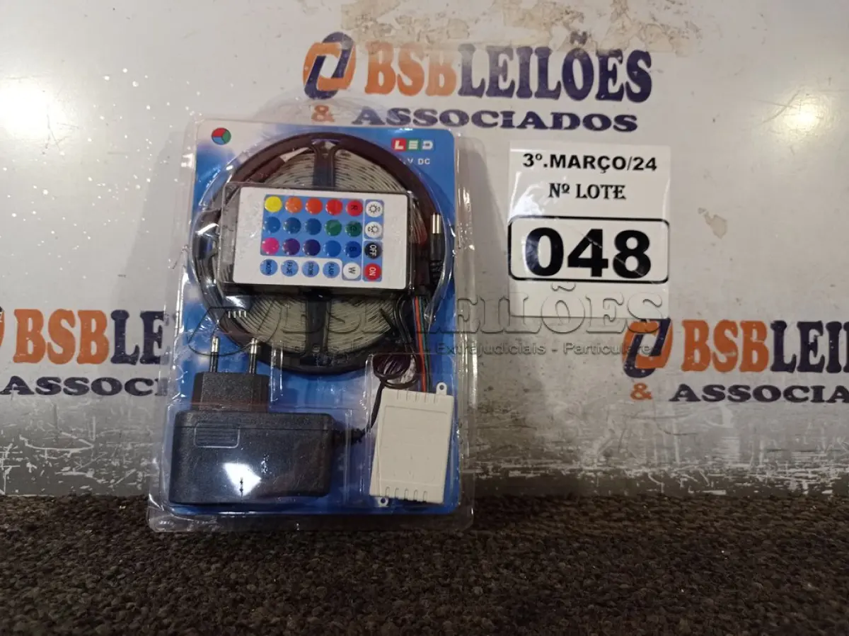 LOTE 048 - 01 JOGO DE FITA LED COM CONTROLE REMOTO. (NO ESTADO) ATENÇÃO! FAZER A VISITAÇÃO ANTES DE ARREMATAR, NÃO SABEMOS SE FUNCIONA. LEILÃO NÃO TEM GARANTIA E NEM DEVOLUÇÃO, SUJEITO A POSSÍVEIS AVARIAS VISÍVEIS/OCULTAS E/OU AUSÊNCIA DE COMPONENTES.