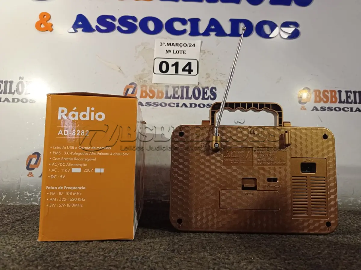 LOTE 014 - 01 RADIO AM/FM/SW/USB/CARTÃO DE MEMÓRIA/AUXILIAR/RECEPTOR DE 3BANDAS. (NO ESTADO) ATENÇÃO! FAZER A VISITAÇÃO ANTES DE ARREMATAR, NÃO SABEMOS SE FUNCIONA. LEILÃO NÃO TEM GARANTIA E NEM DEVOLUÇÃO, SUJEITO A POSSÍVEIS AVARIAS VISÍVEIS/OCULTAS E/OU AUSÊNCIA DE COMPONENTES.