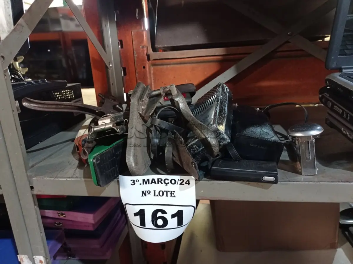 LOTE 161 - 01 LOTE COM GRAMPEADORES E PERIFÉRICOS DIVERSOS. (NO ESTADO) ATENÇÃO! FAZER A VISITAÇÃO ANTES DE ARREMATAR, NÃO SABEMOS SE FUNCIONA. LEILÃO NÃO TEM GARANTIA E NEM DEVOLUÇÃO, SUJEITO A POSSÍVEIS AVARIAS VISÍVEIS/OCULTAS E/OU AUSÊNCIA DE COMPONENTES.