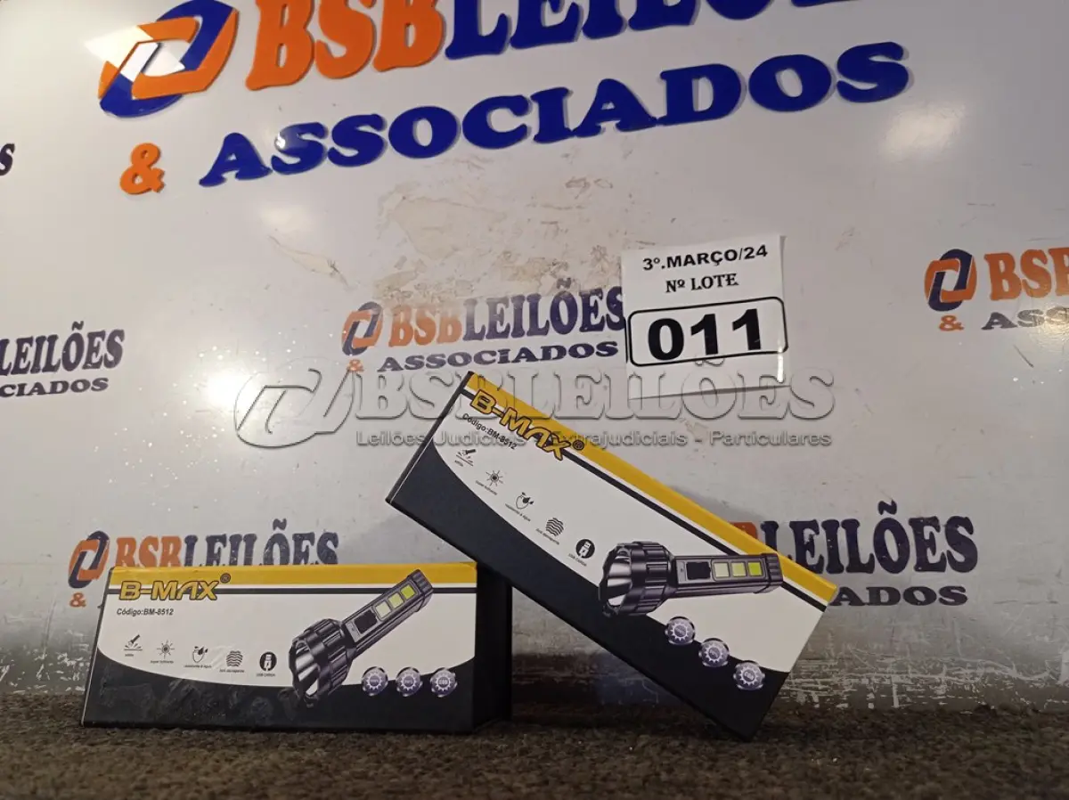 LOTE 011 - 02 LANTERNAS DE LONGO ALCANCE MODELO B-MAX. (NO ESTADO) ATENÇÃO! FAZER A VISITAÇÃO ANTES DE ARREMATAR, NÃO SABEMOS SE FUNCIONA. LEILÃO NÃO TEM GARANTIA E NEM DEVOLUÇÃO, SUJEITO A POSSÍVEIS AVARIAS VISÍVEIS/OCULTAS E/OU AUSÊNCIA DE COMPONENTES.