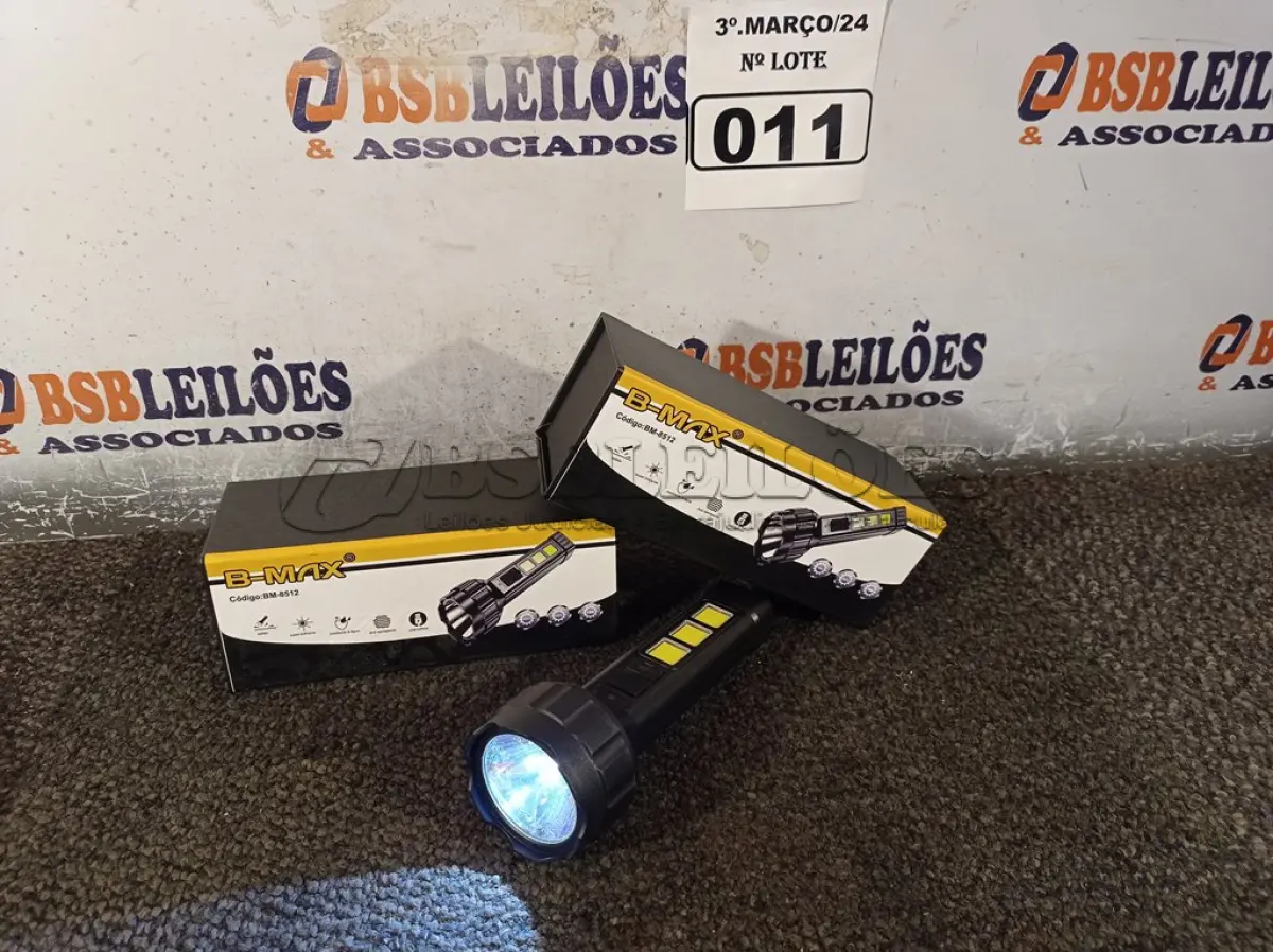 LOTE 011 - 02 LANTERNAS DE LONGO ALCANCE MODELO B-MAX. (NO ESTADO) ATENÇÃO! FAZER A VISITAÇÃO ANTES DE ARREMATAR, NÃO SABEMOS SE FUNCIONA. LEILÃO NÃO TEM GARANTIA E NEM DEVOLUÇÃO, SUJEITO A POSSÍVEIS AVARIAS VISÍVEIS/OCULTAS E/OU AUSÊNCIA DE COMPONENTES.