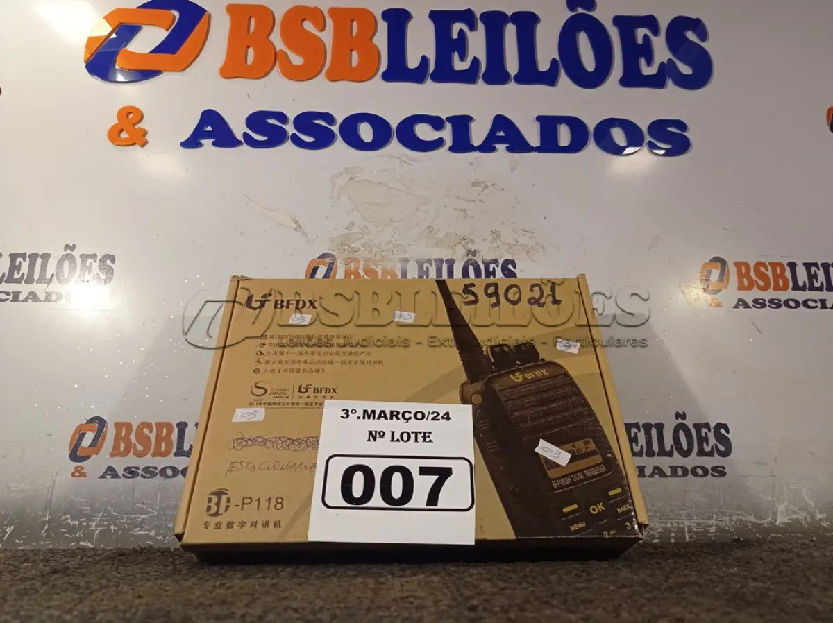 LOTE 007 - 01 RÁDIO COMUNICADOR. (NO ESTADO) ATENÇÃO! FAZER A VISITAÇÃO ANTES DE ARREMATAR, NÃO SABEMOS SE FUNCIONA. LEILÃO NÃO TEM GARANTIA E NEM DEVOLUÇÃO, SUJEITO A POSSÍVEIS AVARIAS VISÍVEIS/OCULTAS E/OU AUSÊNCIA DE COMPONENTES.