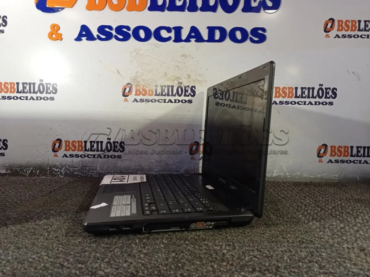 LOTE 101 - 01 NOTEBOOK MARCA MACHINES. (NO ESTADO) ATENÇÃO! FAZER A VISITAÇÃO ANTES DE ARREMATAR, NÃO SABEMOS SE FUNCIONA. LEILÃO NÃO TEM GARANTIA E NEM DEVOLUÇÃO, SUJEITO A POSSÍVEIS AVARIAS VISÍVEIS/OCULTAS E/OU AUSÊNCIA DE COMPONENTES.