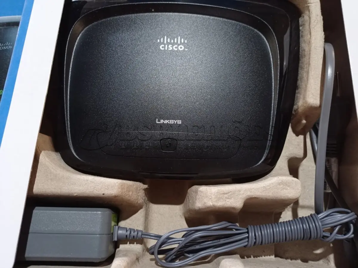 LOTE 246 - 11 ROTEADORES CISCO WRT54G2. (NO ESTADO) ATENÇÃO! FAZER A VISITAÇÃO ANTES DE ARREMATAR, NÃO SABEMOS SE FUNCIONA. LEILÃO NÃO TEM GARANTIA E NEM DEVOLUÇÃO, SUJEITO A POSSÍVEIS AVARIAS VISÍVEIS/OCULTAS E/OU AUSÊNCIA DE COMPONENTES.