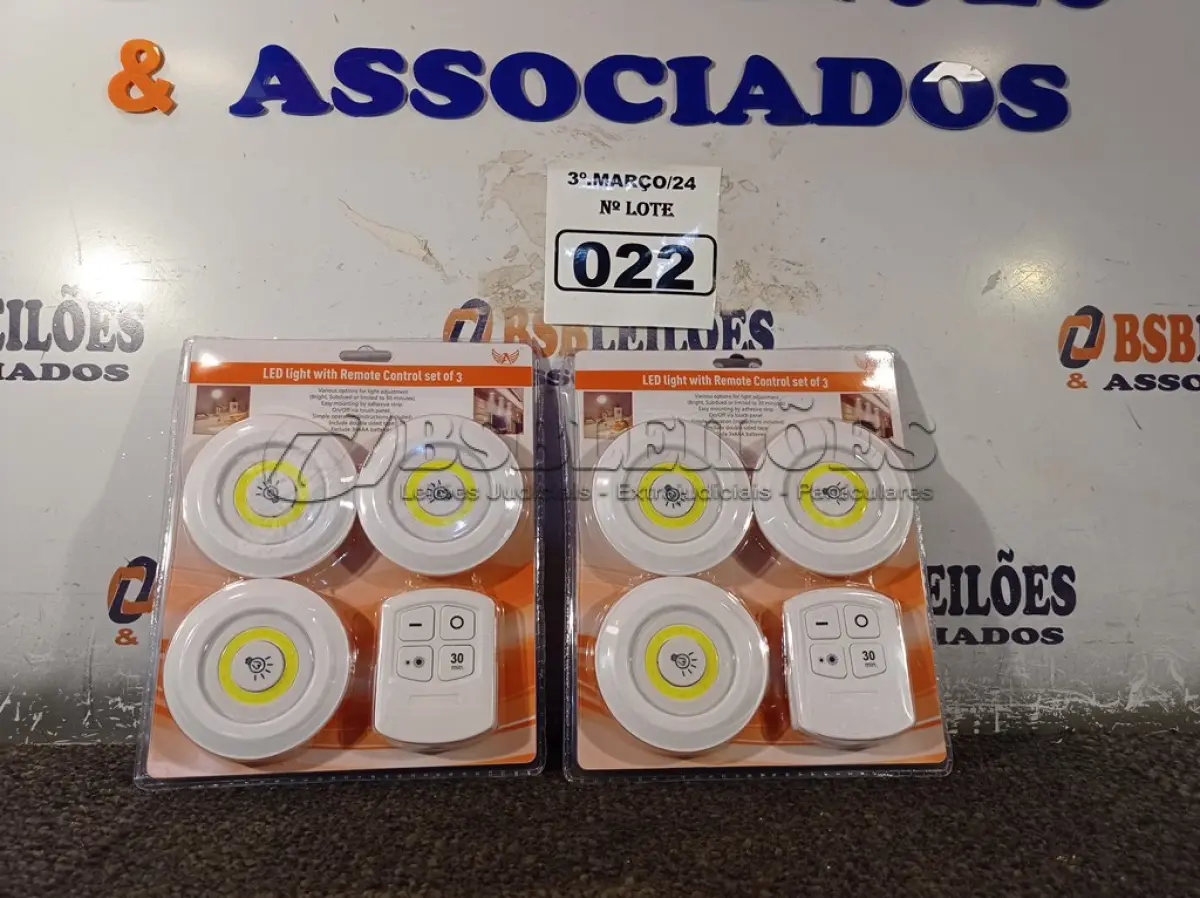 LOTE 022 - 02 KIT’S DE LÂMPADAS DE LED COM CONTROLE REMOTO. (NO ESTADO) ATENÇÃO! FAZER A VISITAÇÃO ANTES DE ARREMATAR, NÃO SABEMOS SE FUNCIONA. LEILÃO NÃO TEM GARANTIA E NEM DEVOLUÇÃO, SUJEITO A POSSÍVEIS AVARIAS VISÍVEIS/OCULTAS E/OU AUSÊNCIA DE COMPONENTES.