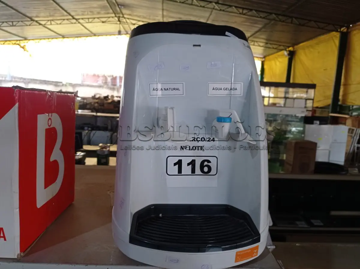 LOTE 116 - 01 BEBEDOURO PARA GARRAFÃO 220V. (NO ESTADO) ATENÇÃO! FAZER A VISITAÇÃO ANTES DE ARREMATAR, NÃO SABEMOS SE FUNCIONA. LEILÃO NÃO TEM GARANTIA E NEM DEVOLUÇÃO, SUJEITO A POSSÍVEIS AVARIAS VISÍVEIS/OCULTAS E/OU AUSÊNCIA DE COMPONENTES.