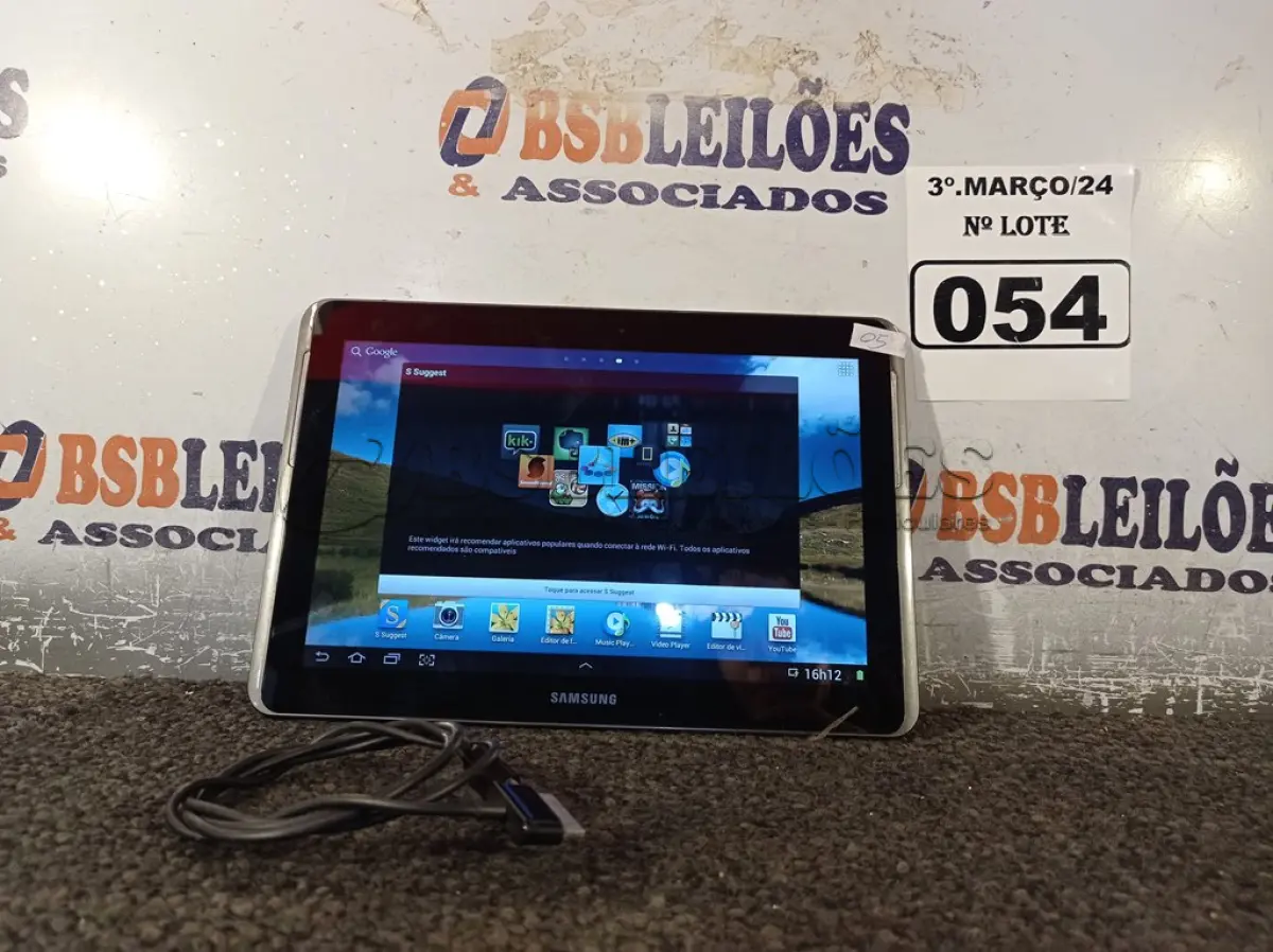 LOTE 054 - 01 TABLET SAMSUNG TAB2 TELA 10” COM CABO. (NO ESTADO) ATENÇÃO! FAZER A VISITAÇÃO ANTES DE ARREMATAR, NÃO SABEMOS SE FUNCIONA. LEILÃO NÃO TEM GARANTIA E NEM DEVOLUÇÃO, SUJEITO A POSSÍVEIS AVARIAS VISÍVEIS/OCULTAS E/OU AUSÊNCIA DE COMPONENTES.