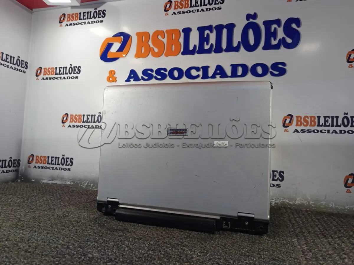 LOTE 113 - 01 NOTEBOOK MARCA VECTOR. (NO ESTADO) ATENÇÃO! FAZER A VISITAÇÃO ANTES DE ARREMATAR, NÃO SABEMOS SE FUNCIONA. LEILÃO NÃO TEM GARANTIA E NEM DEVOLUÇÃO, SUJEITO A POSSÍVEIS AVARIAS VISÍVEIS/OCULTAS E/OU AUSÊNCIA DE COMPONENTES.