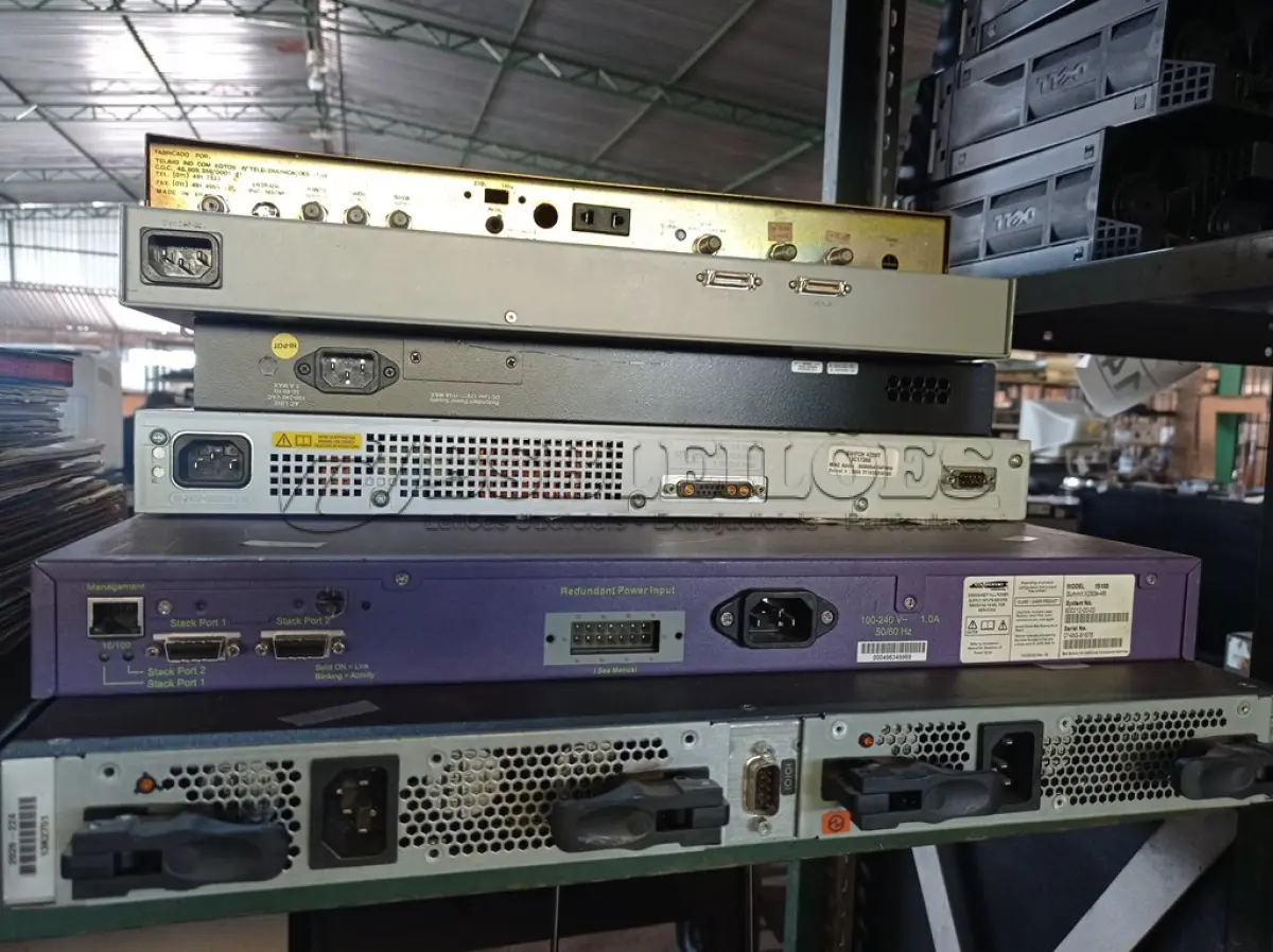 LOTE 142 - 01 MODULADOR E 05 SWITCHES MARCAS E MODELOS DIVERSOS. (NO ESTADO) ATENÇÃO! FAZER A VISITAÇÃO ANTES DE ARREMATAR, NÃO SABEMOS SE FUNCIONA. LEILÃO NÃO TEM GARANTIA E NEM DEVOLUÇÃO, SUJEITO A POSSÍVEIS AVARIAS VISÍVEIS/OCULTAS E/OU AUSÊNCIA DE COMPONENTES.