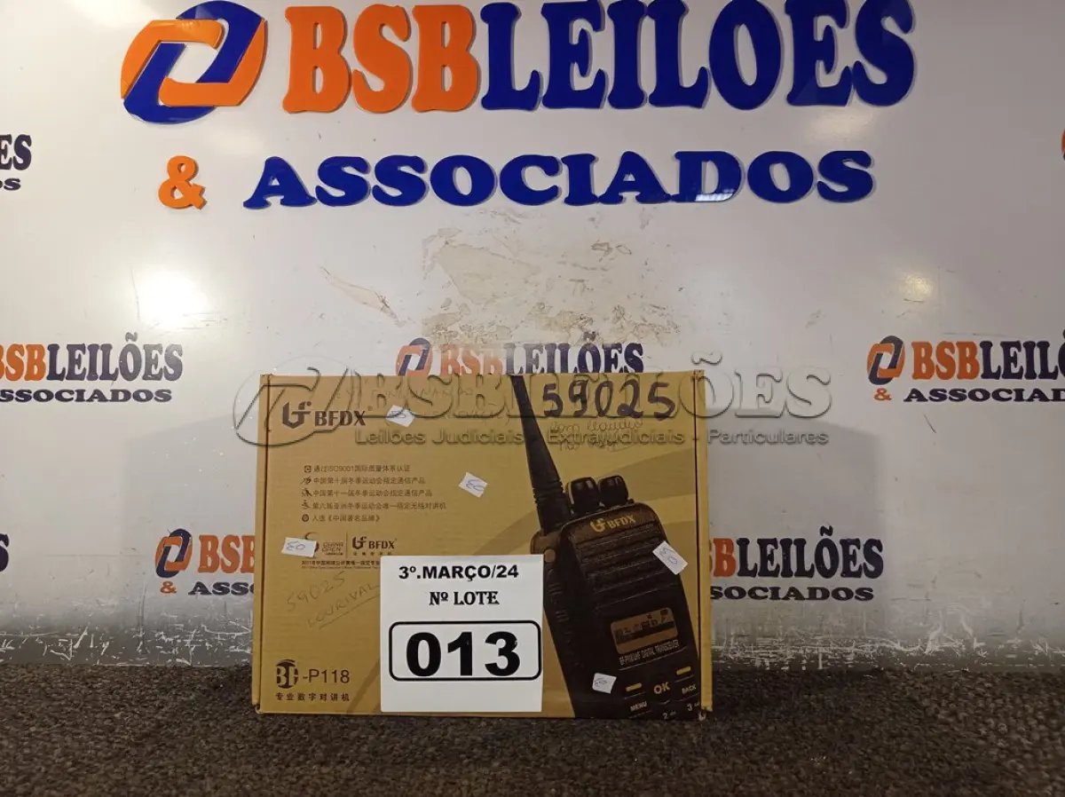 LOTE 013 - 01 RÁDIO COMUNICADOR. (NO ESTADO) ATENÇÃO! FAZER A VISITAÇÃO ANTES DE ARREMATAR, NÃO SABEMOS SE FUNCIONA. LEILÃO NÃO TEM GARANTIA E NEM DEVOLUÇÃO, SUJEITO A POSSÍVEIS AVARIAS VISÍVEIS/OCULTAS E/OU AUSÊNCIA DE COMPONENTES.