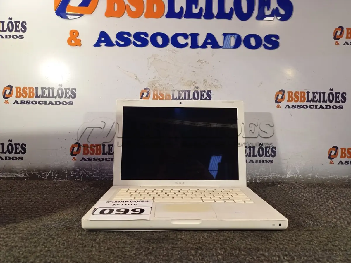 LOTE 099 - 01 MACBOOK PARA RETIRADA DE PEÇAS. (NO ESTADO) ATENÇÃO! FAZER A VISITAÇÃO ANTES DE ARREMATAR, NÃO SABEMOS SE FUNCIONA. LEILÃO NÃO TEM GARANTIA E NEM DEVOLUÇÃO, SUJEITO A POSSÍVEIS AVARIAS VISÍVEIS/OCULTAS E/OU AUSÊNCIA DE COMPONENTES.
