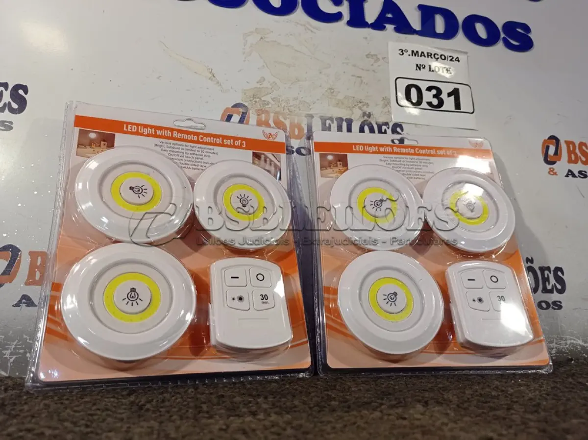 LOTE 031 - 02 KIT’S DE LÂMPADAS DE LED COM CONTROLE REMOTO. (NO ESTADO) ATENÇÃO! FAZER A VISITAÇÃO ANTES DE ARREMATAR, NÃO SABEMOS SE FUNCIONA. LEILÃO NÃO TEM GARANTIA E NEM DEVOLUÇÃO, SUJEITO A POSSÍVEIS AVARIAS VISÍVEIS/OCULTAS E/OU AUSÊNCIA DE COMPONENTES.