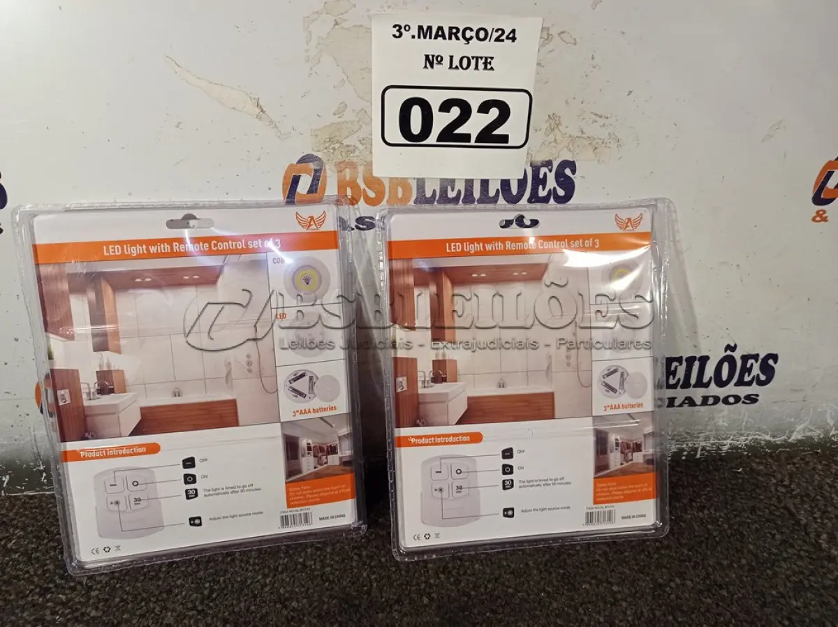 LOTE 022 - 02 KIT’S DE LÂMPADAS DE LED COM CONTROLE REMOTO. (NO ESTADO) ATENÇÃO! FAZER A VISITAÇÃO ANTES DE ARREMATAR, NÃO SABEMOS SE FUNCIONA. LEILÃO NÃO TEM GARANTIA E NEM DEVOLUÇÃO, SUJEITO A POSSÍVEIS AVARIAS VISÍVEIS/OCULTAS E/OU AUSÊNCIA DE COMPONENTES.