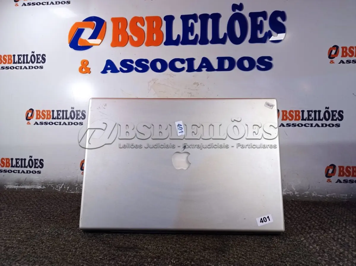 LOTE 366 - 01 MACBOOK PARA RETIRADA DE PEÇAS. (NO ESTADO) ATENÇÃO! FAZER A VISITAÇÃO ANTES DE ARREMATAR, NÃO SABEMOS SE FUNCIONA. LEILÃO NÃO TEM GARANTIA E NEM DEVOLUÇÃO, SUJEITO A POSSÍVEIS AVARIAS VISÍVEIS/OCULTAS E/OU AUSÊNCIA DE COMPONENTES.