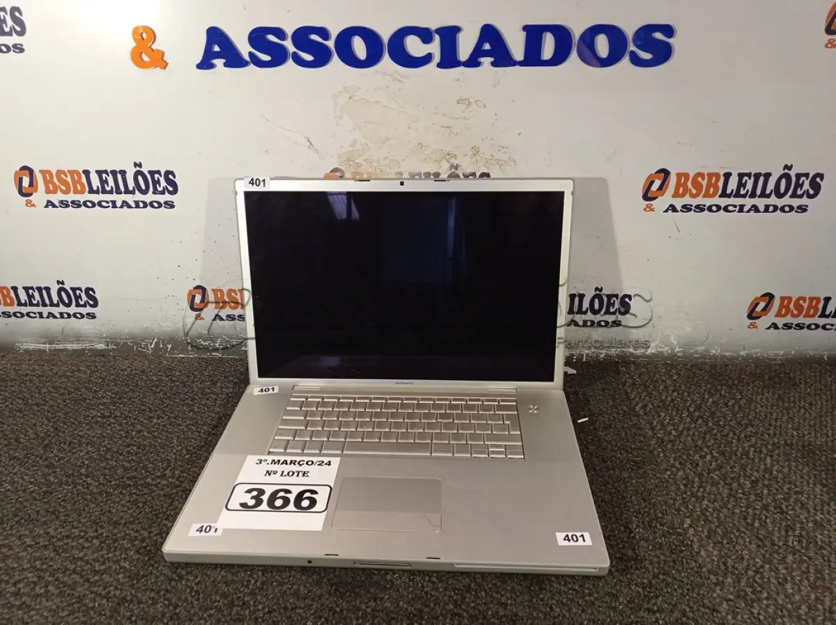 LOTE 366 - 01 MACBOOK PARA RETIRADA DE PEÇAS. (NO ESTADO) ATENÇÃO! FAZER A VISITAÇÃO ANTES DE ARREMATAR, NÃO SABEMOS SE FUNCIONA. LEILÃO NÃO TEM GARANTIA E NEM DEVOLUÇÃO, SUJEITO A POSSÍVEIS AVARIAS VISÍVEIS/OCULTAS E/OU AUSÊNCIA DE COMPONENTES.