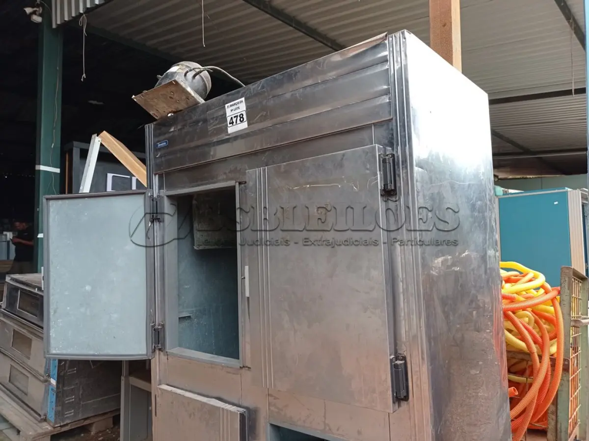 LOTE 478 - 01 GELADEIRA INDUSTRIAL EM INOX PARA RETIRADA DE PEÇAS. (NO ESTADO) ATENÇÃO! FAZER A VISITAÇÃO ANTES DE ARREMATAR, NÃO SABEMOS SE FUNCIONA. LEILÃO NÃO TEM GARANTIA E NEM DEVOLUÇÃO, SUJEITO A POSSÍVEIS AVARIAS VISÍVEIS/OCULTAS E/OU AUSÊNCIA DE COMPONENTES.