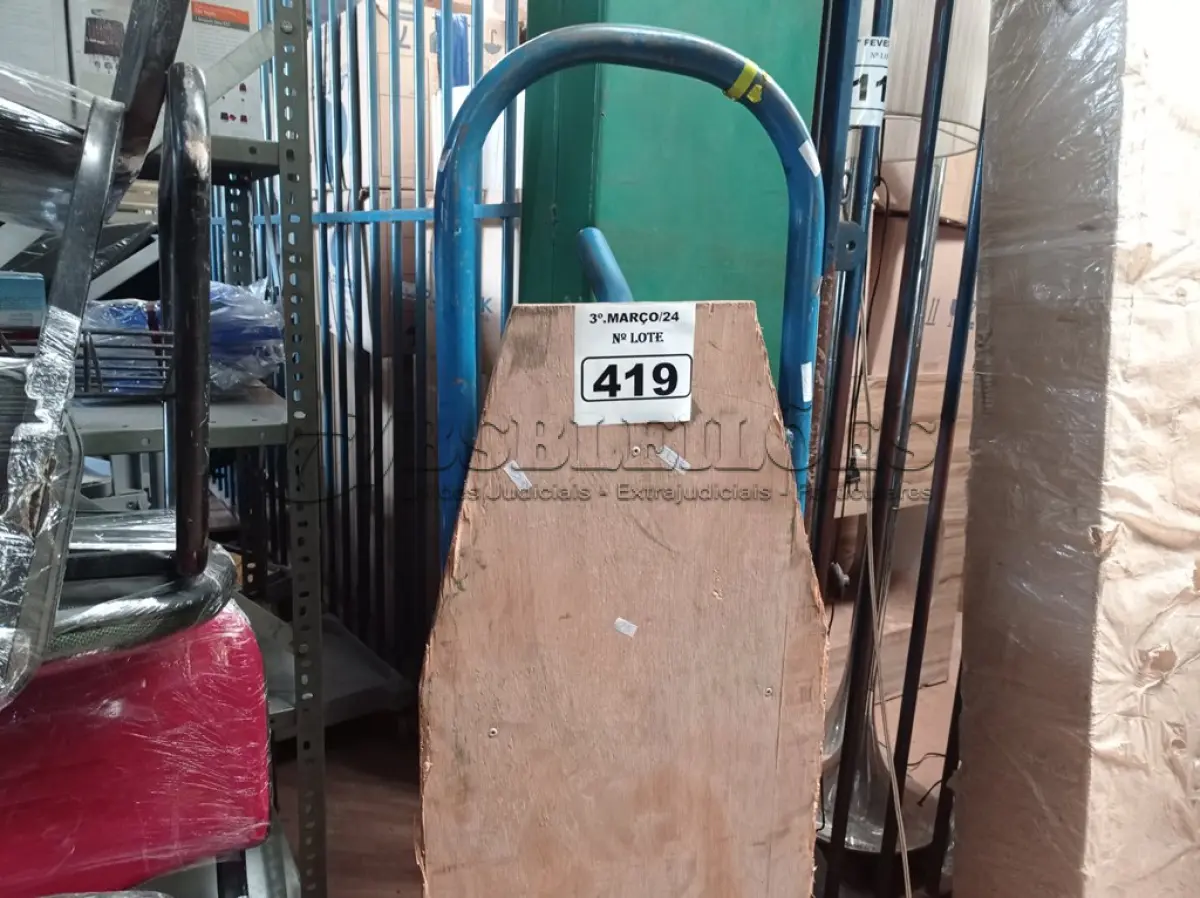 LOTE 419 - 01 CARRINHO PARA TRANSPORTE DE CARGAS. (NO ESTADO) ATENÇÃO! FAZER A VISITAÇÃO ANTES DE ARREMATAR, NÃO SABEMOS SE FUNCIONA. LEILÃO NÃO TEM GARANTIA E NEM DEVOLUÇÃO, SUJEITO A POSSÍVEIS AVARIAS VISÍVEIS/OCULTAS E/OU AUSÊNCIA DE COMPONENTES.