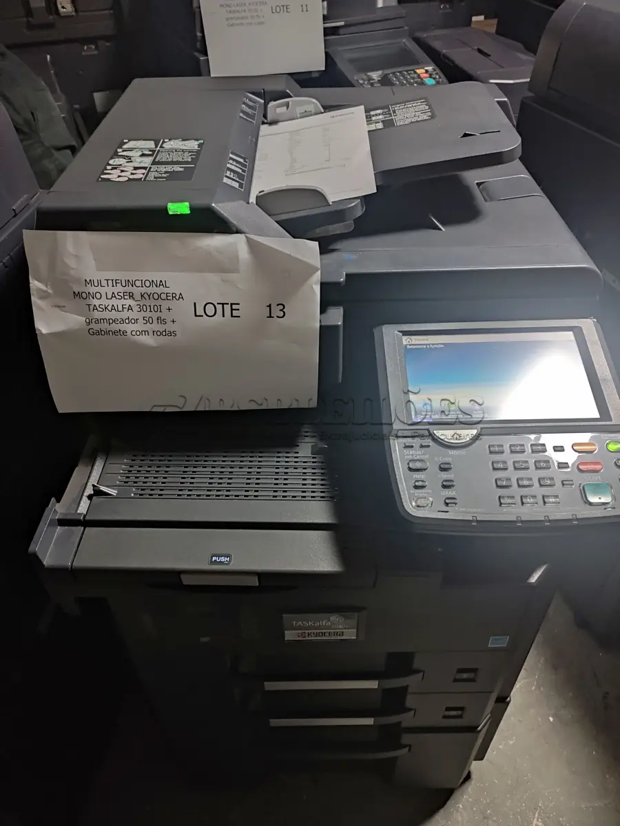 LOTE 013 - 01 MULTIFUNCIONAL MONO LASER_KYOCERA TASKALFA 5002I + GRAMPEADOR 50 FLS + GABINETE COM RODAS ; 03 MULTIFUNCIONAL MONO LASER_KYOCERA TASKALFA 3010I + GRAMPEADOR 50 FLS + GABINETE COM RODAS (NO ESTADO)