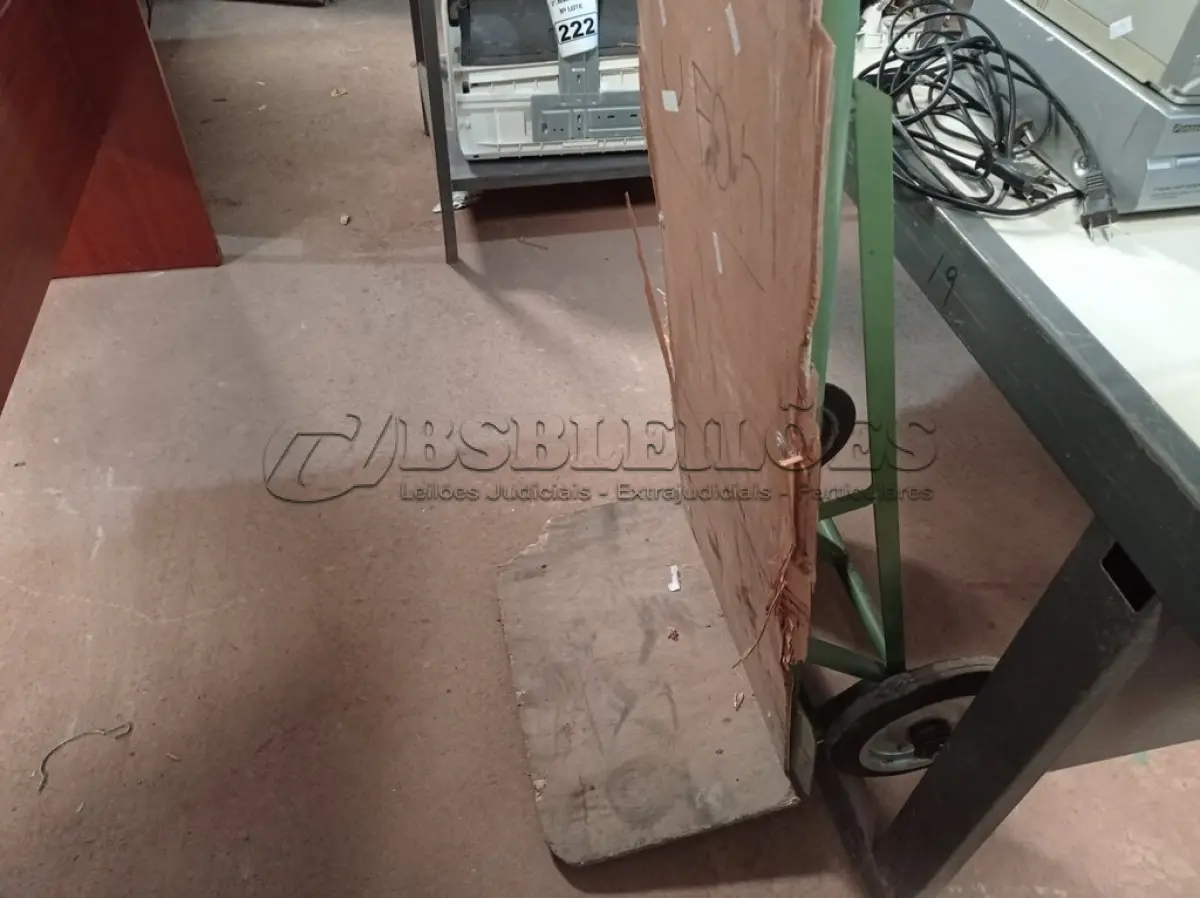 LOTE 288 - 01 CARRINHO PARA TRANSPORTE DE CARGAS. (NO ESTADO) ATENÇÃO! FAZER A VISITAÇÃO ANTES DE ARREMATAR, NÃO SABEMOS SE FUNCIONA. LEILÃO NÃO TEM GARANTIA E NEM DEVOLUÇÃO, SUJEITO A POSSÍVEIS AVARIAS VISÍVEIS/OCULTAS E/OU AUSÊNCIA DE COMPONENTES.