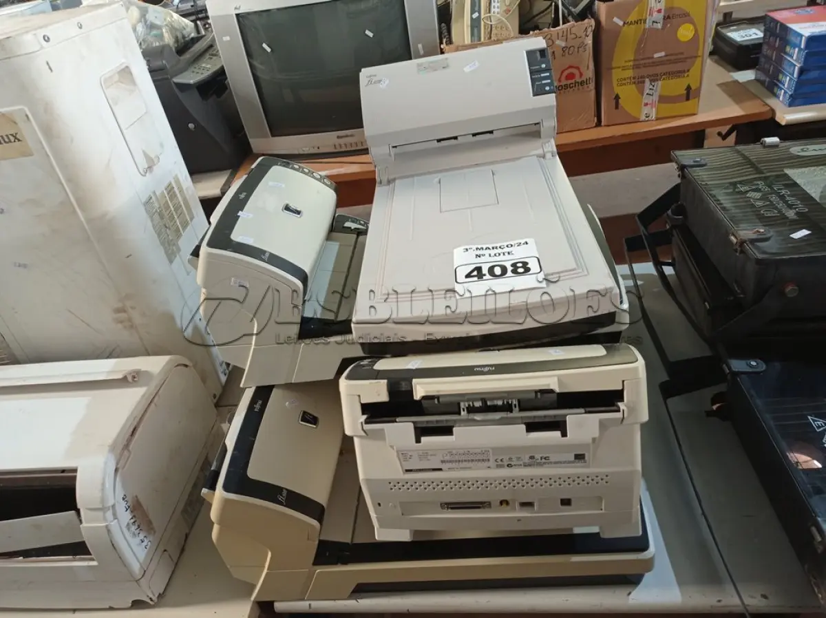 LOTE 408 - 06 SCANNERS MARCAS FUJITSU. (NO ESTADO) ATENÇÃO! FAZER A VISITAÇÃO ANTES DE ARREMATAR, NÃO SABEMOS SE FUNCIONA. LEILÃO NÃO TEM GARANTIA E NEM DEVOLUÇÃO, SUJEITO A POSSÍVEIS AVARIAS VISÍVEIS/OCULTAS E/OU AUSÊNCIA DE COMPONENTES.