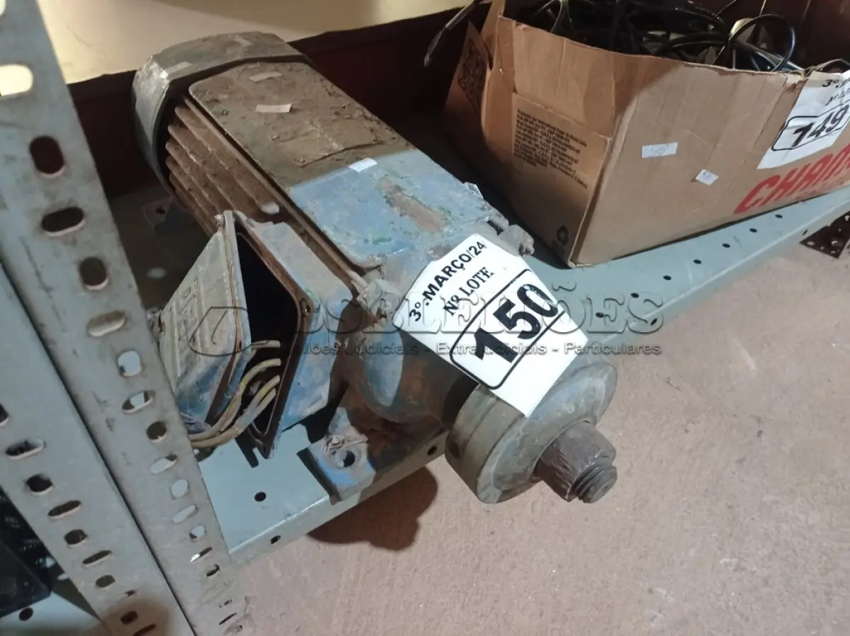 LOTE 150 - 01 MOTOR ELÉTRICO. (NO ESTADO) ATENÇÃO! FAZER A VISITAÇÃO ANTES DE ARREMATAR, NÃO SABEMOS SE FUNCIONA. LEILÃO NÃO TEM GARANTIA E NEM DEVOLUÇÃO, SUJEITO A POSSÍVEIS AVARIAS VISÍVEIS/OCULTAS E/OU AUSÊNCIA DE COMPONENTES.